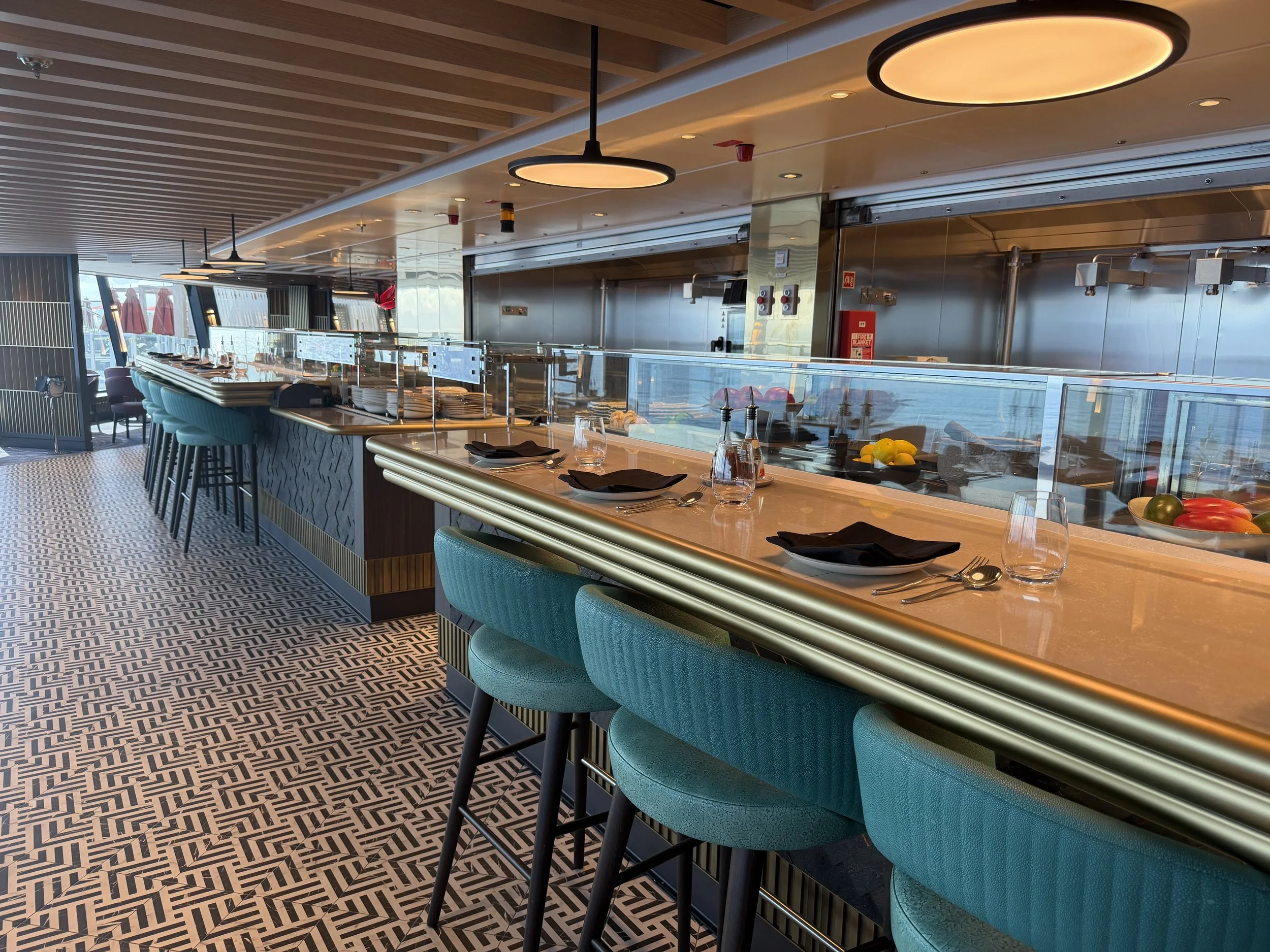 Bar Dining at Sukhothai onboard Norwegian Luna, © Fraser at Sea