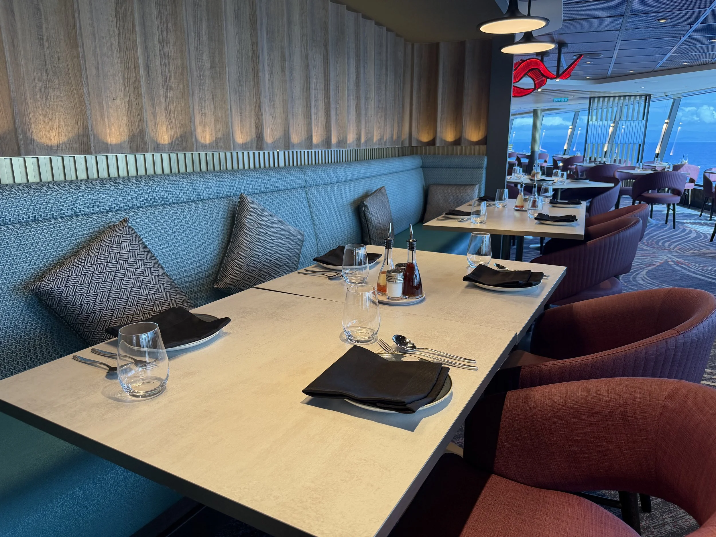 Restaurant Seating at Sukhothai onboard Norwegian Luna, © Fraser at Sea