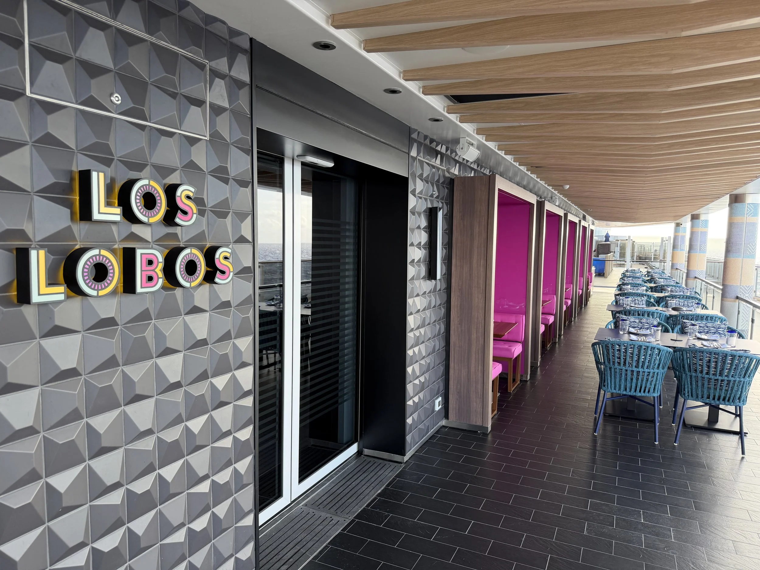 Los Lobos - Outdoor Dining, Norwegian Luna