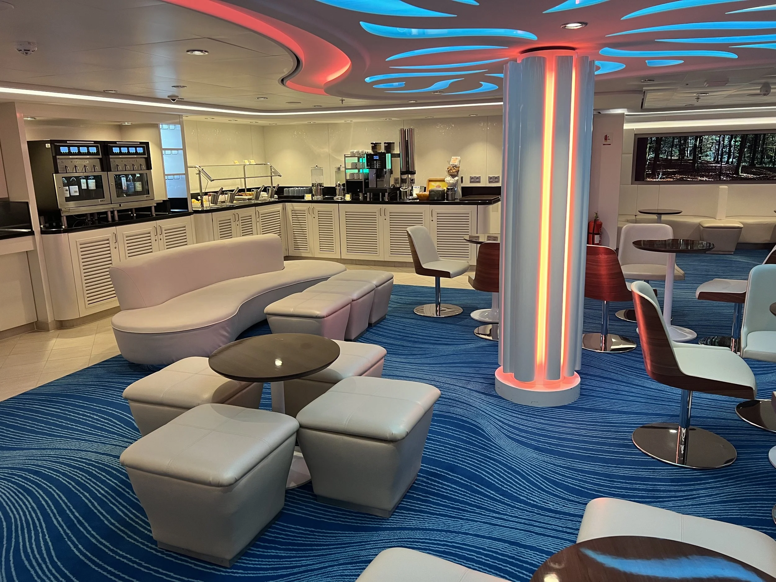 The Studio Lounge onboard Norwegian Escape