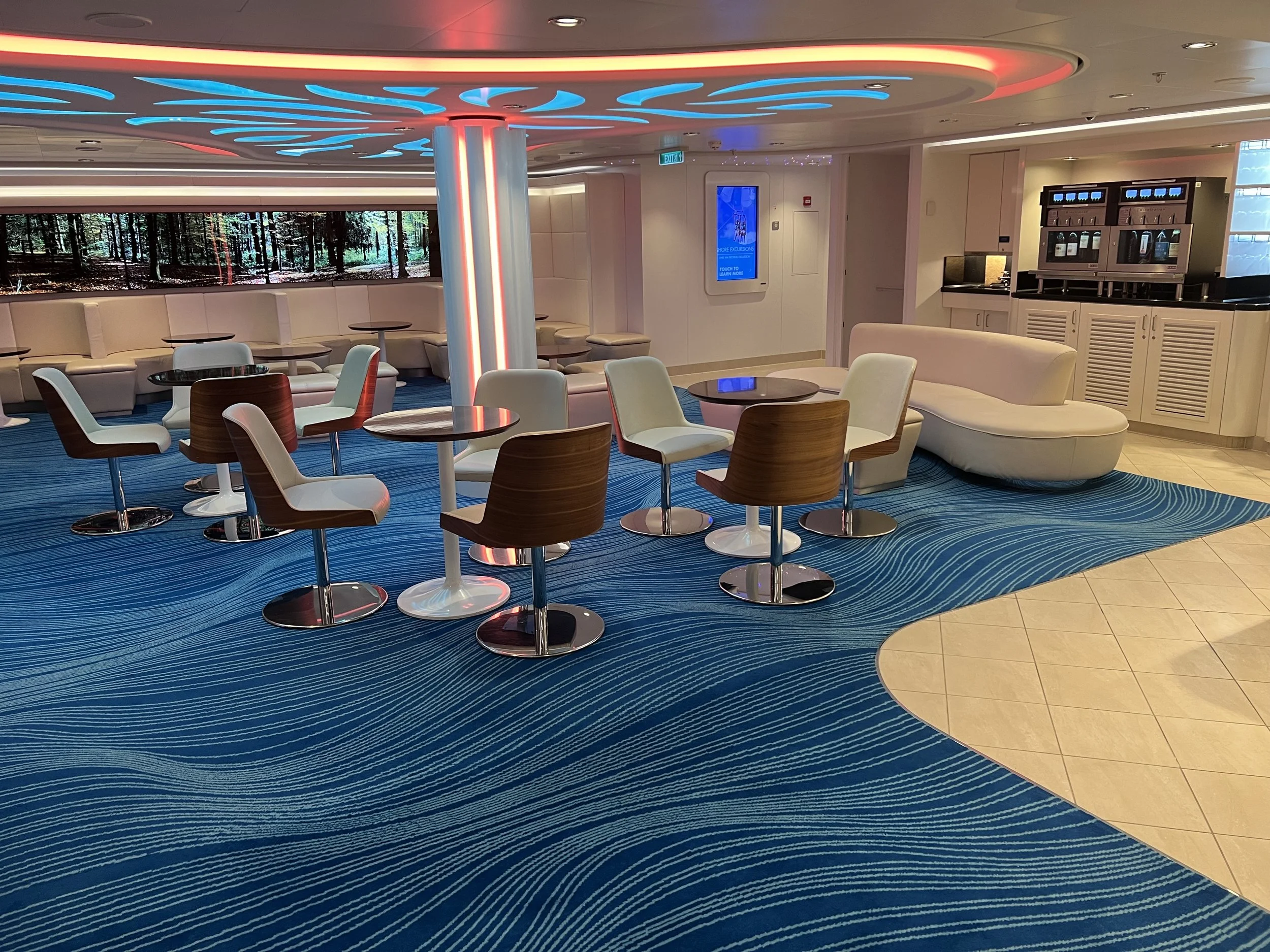 The Studio Lounge onboard Norwegian Escape
