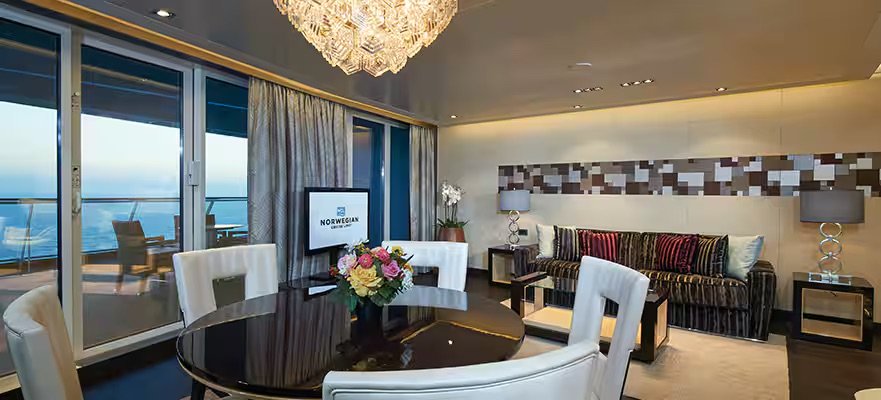 The Haven Deluxe Owner's Suite with Large Balcony, © Norwegian Cruise Line