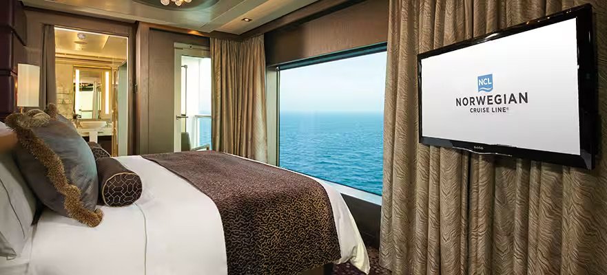 The Haven Deluxe Owner's Suite with Large Balcony, © Norwegian Cruise Line