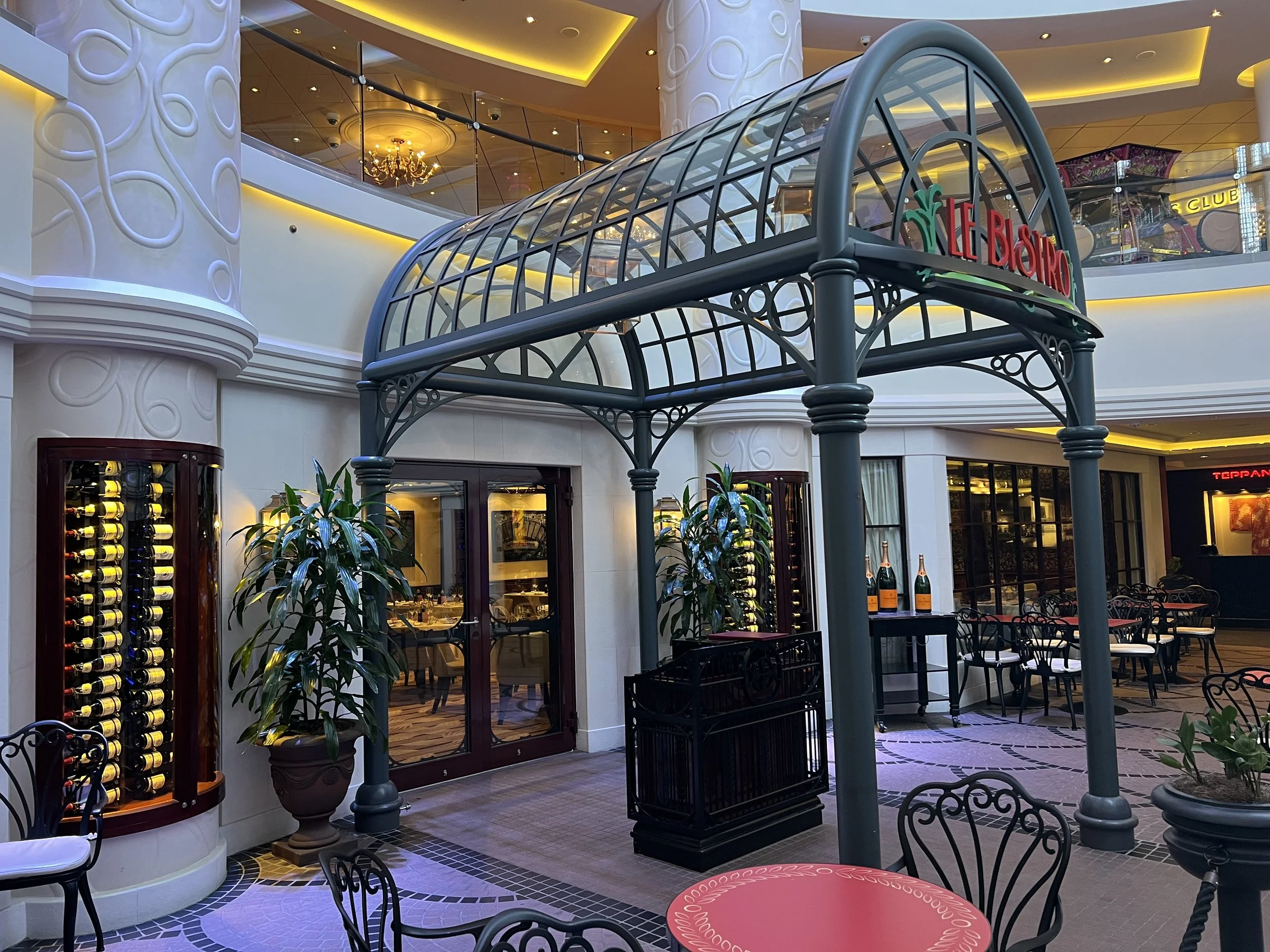 Le Bistro onboard Norwegian Escape, © Fraser at Sea
