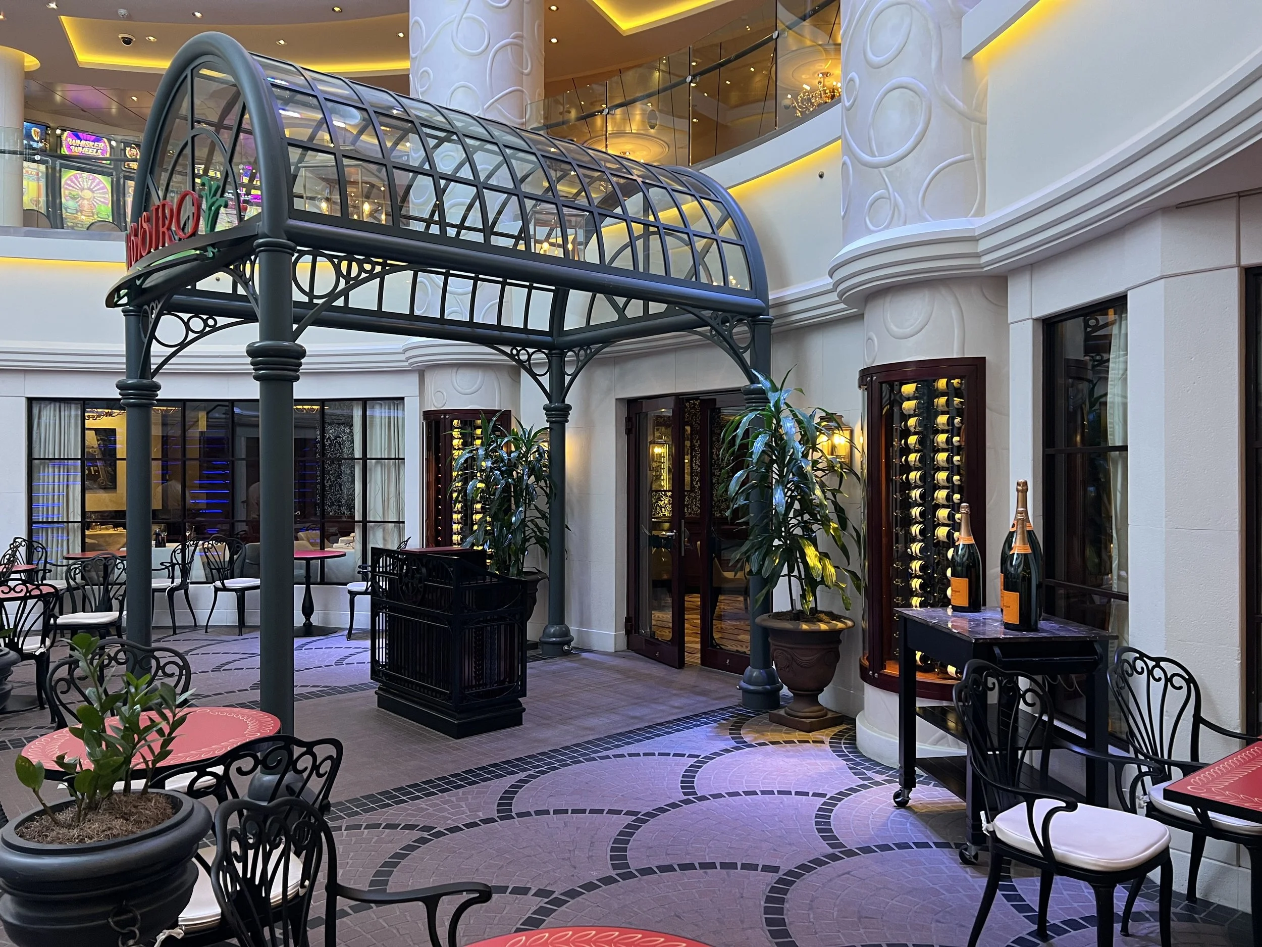 Le Bistro onboard Norwegian Escape, © Fraser at Sea