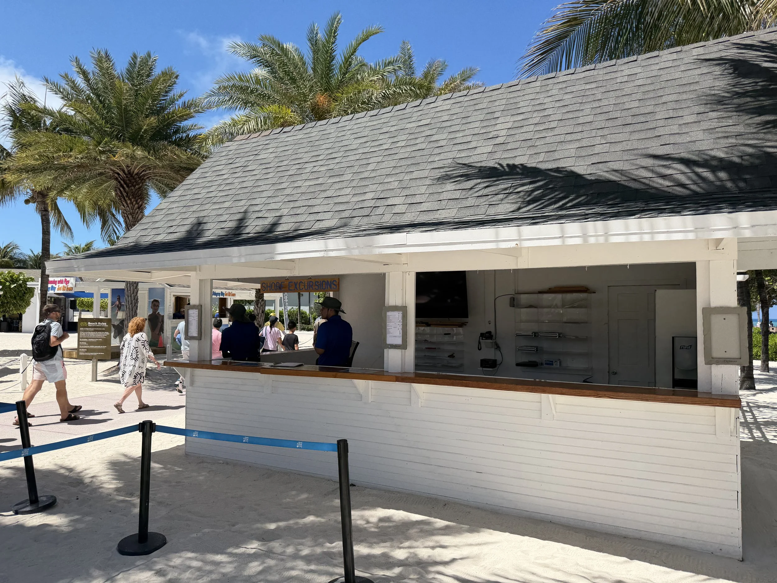 Shore Excursions Desk on Great Stirrup Cay, © Fraser at Sea
