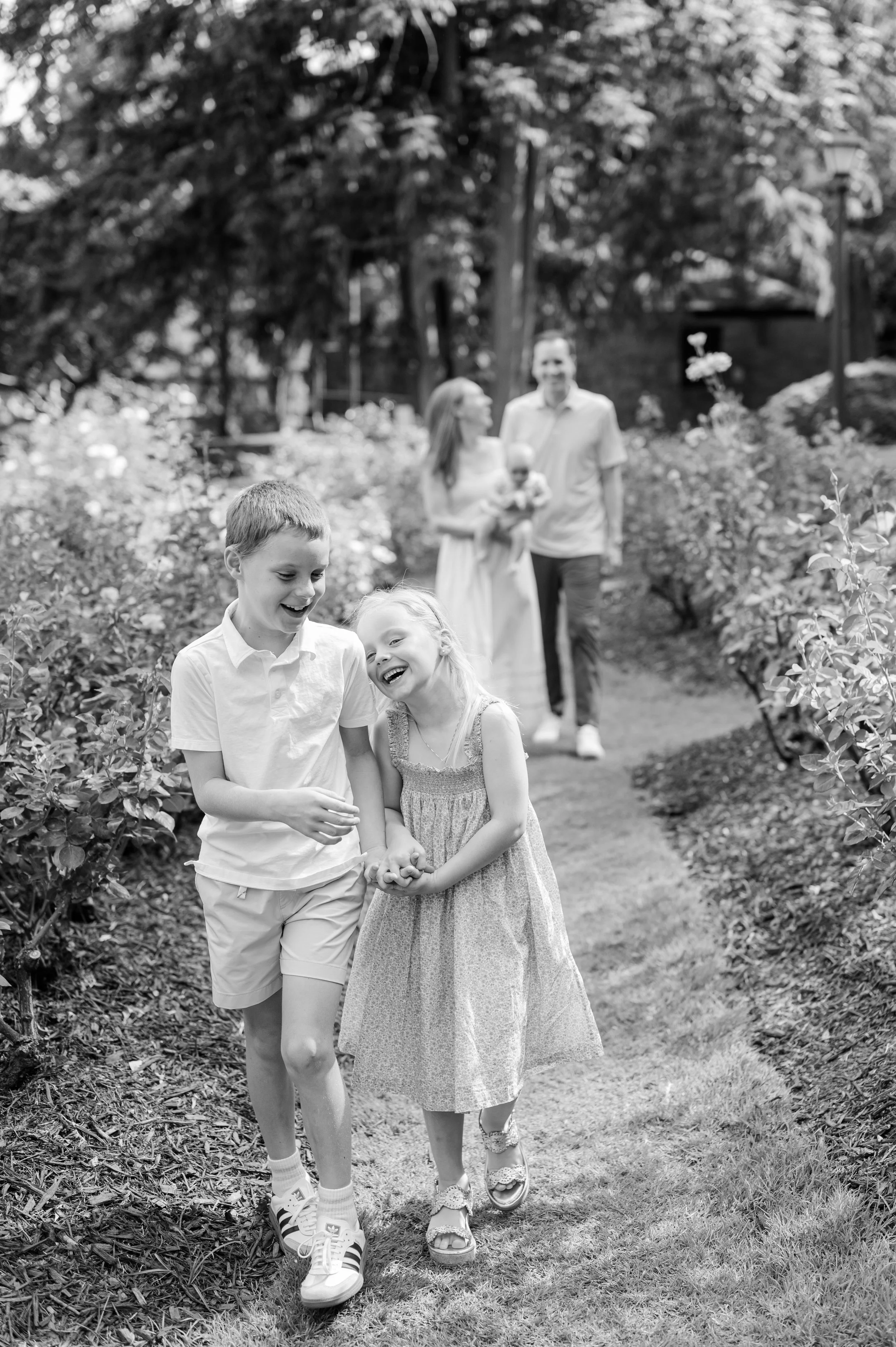 black and white photos kids laughing fall family photos