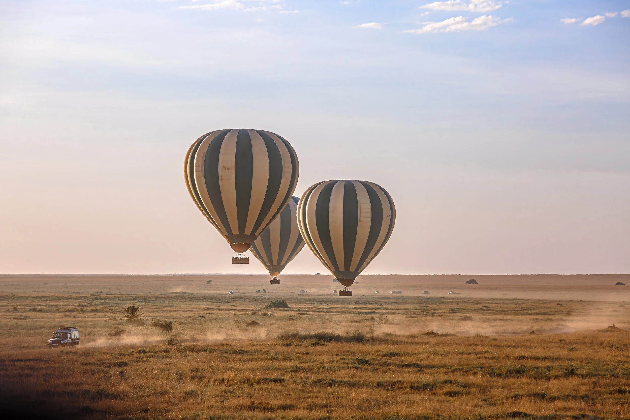 hot_air_balloons_at_dusk_africa