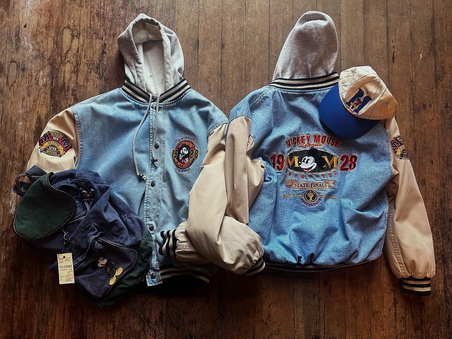 Just a mouse in the trap&hellip;. 

Keep the Swiss strapped. 
.
.
.
.
#90s #90sstyle #90sfashion #90svintage #90saesthetic #mickey #mickeymouse #disney #vintagedisney #90smickey #90sdisney