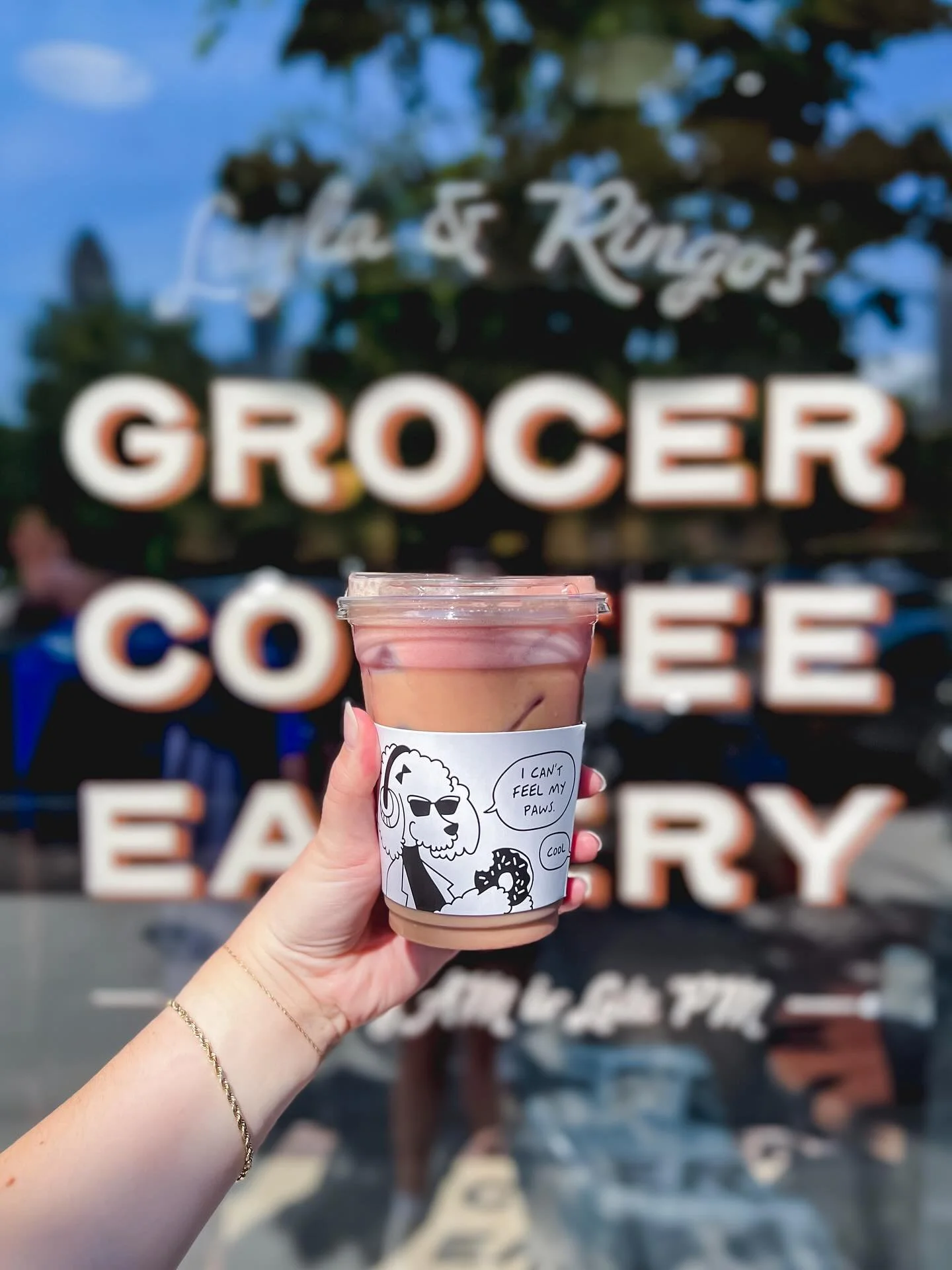 📍 Layla &amp; Ringo&rsquo;s, Old Town
All the strawberries &amp; cream lattes, please! 🍓 I visited @laylaandringos for the first time and loved the vibe ✨ The shop is named after the owner&rsquo;s dogs, and the space is cozy and modern. It was a bu