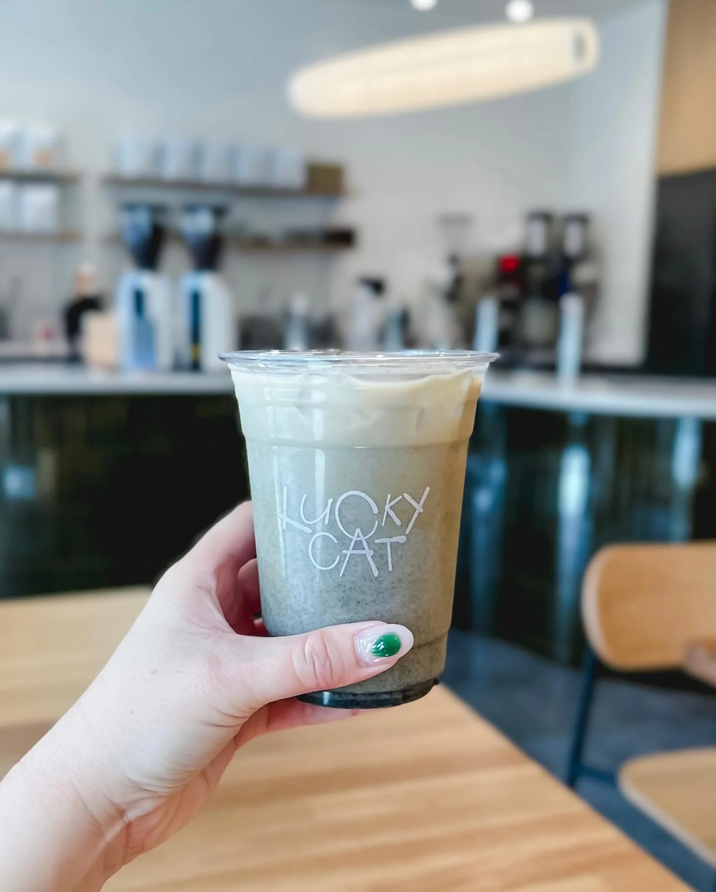 📍 lucky cat, lakeview
welcome @luckycat_chicago to the busy clark + diversey corner! this black sesame latte was a recommendation from the barista 🤌🏼 espresso, milk, black seasame, and turbinado provided for a unique flavor &mdash; i&rsquo;d add a