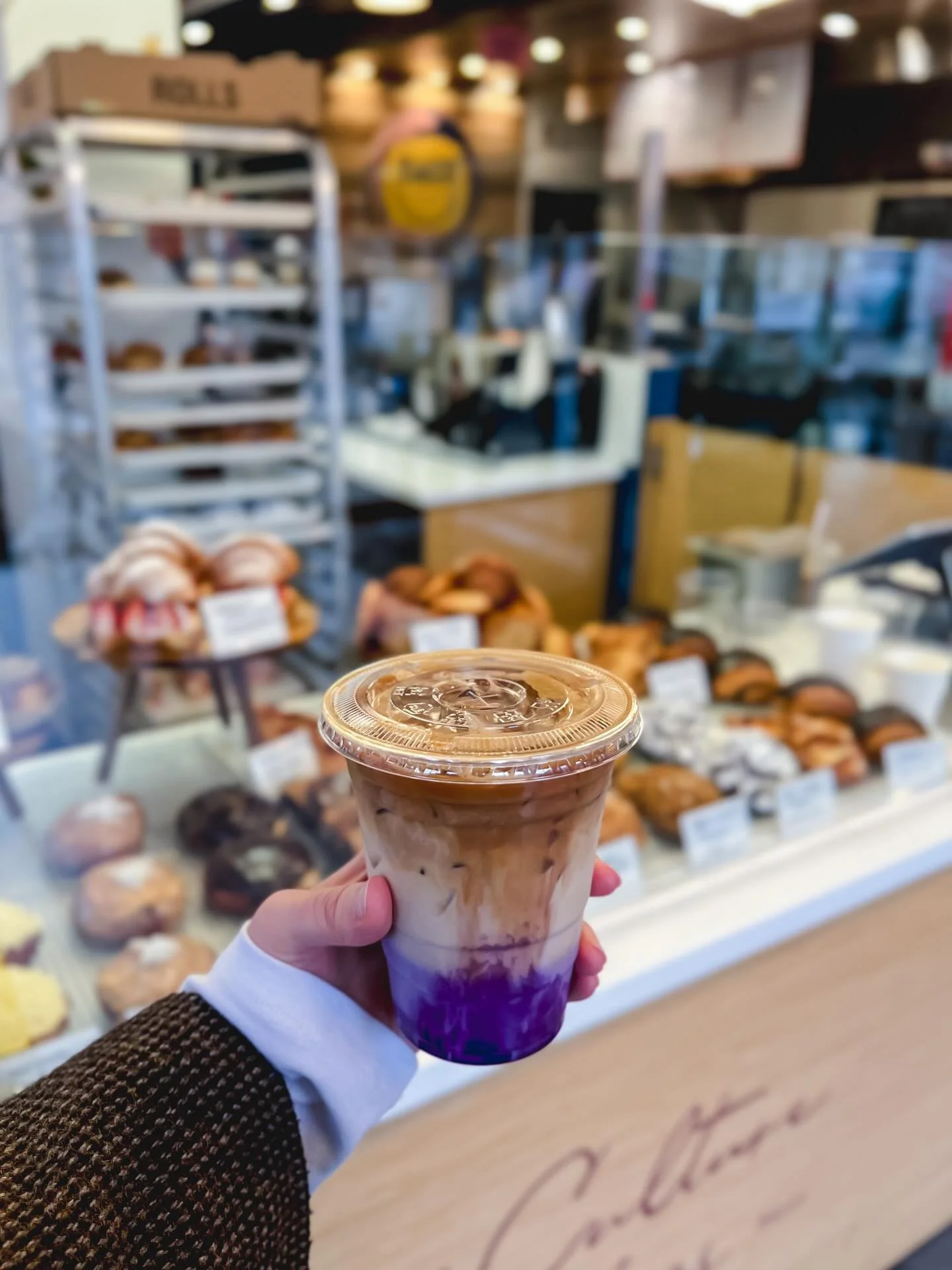 📍 sarima cafe, wicker park
this week&rsquo;s poll brought me to indian-filipino shop @sarimacafe! i&rsquo;ve liked how y&rsquo;all have chosen my coffee destinations the last few weekends 🧭 this was a great stop for a rainy morning! 🌧️ my order &m