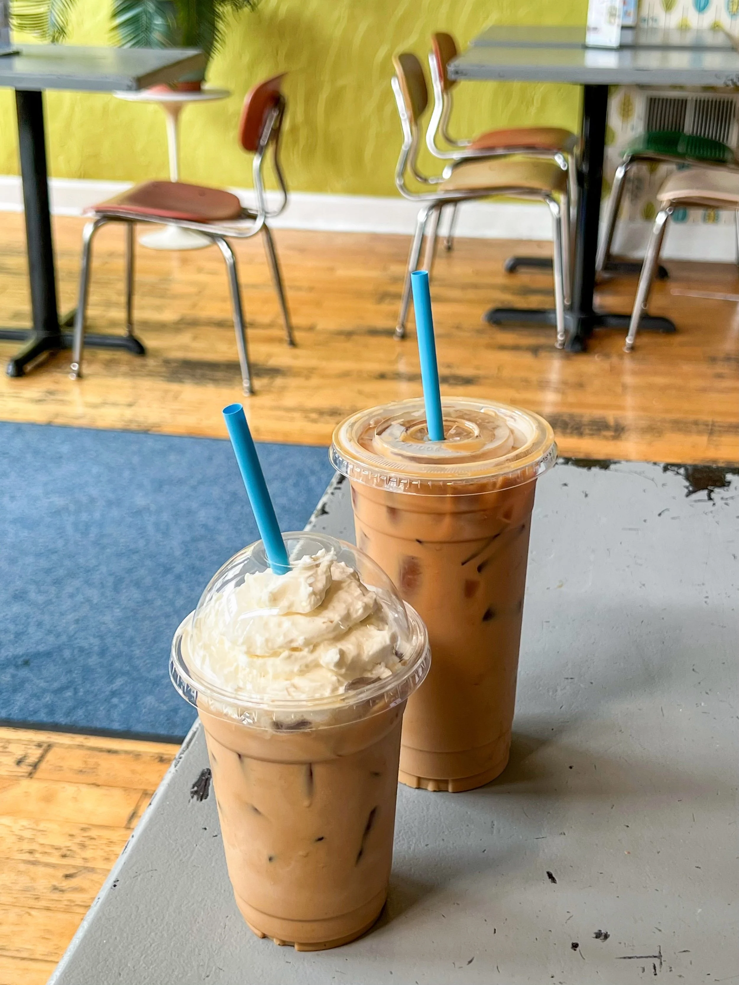 📍 perkolator coffee, portage park
stamped a new page in my coffee passport! @perkolatorcoffee has been recommended to me for a while and i&rsquo;m glad i finally had the chance to visit 👏🏼 the bananas foster latte is a must 🍌 and the breakfast bu
