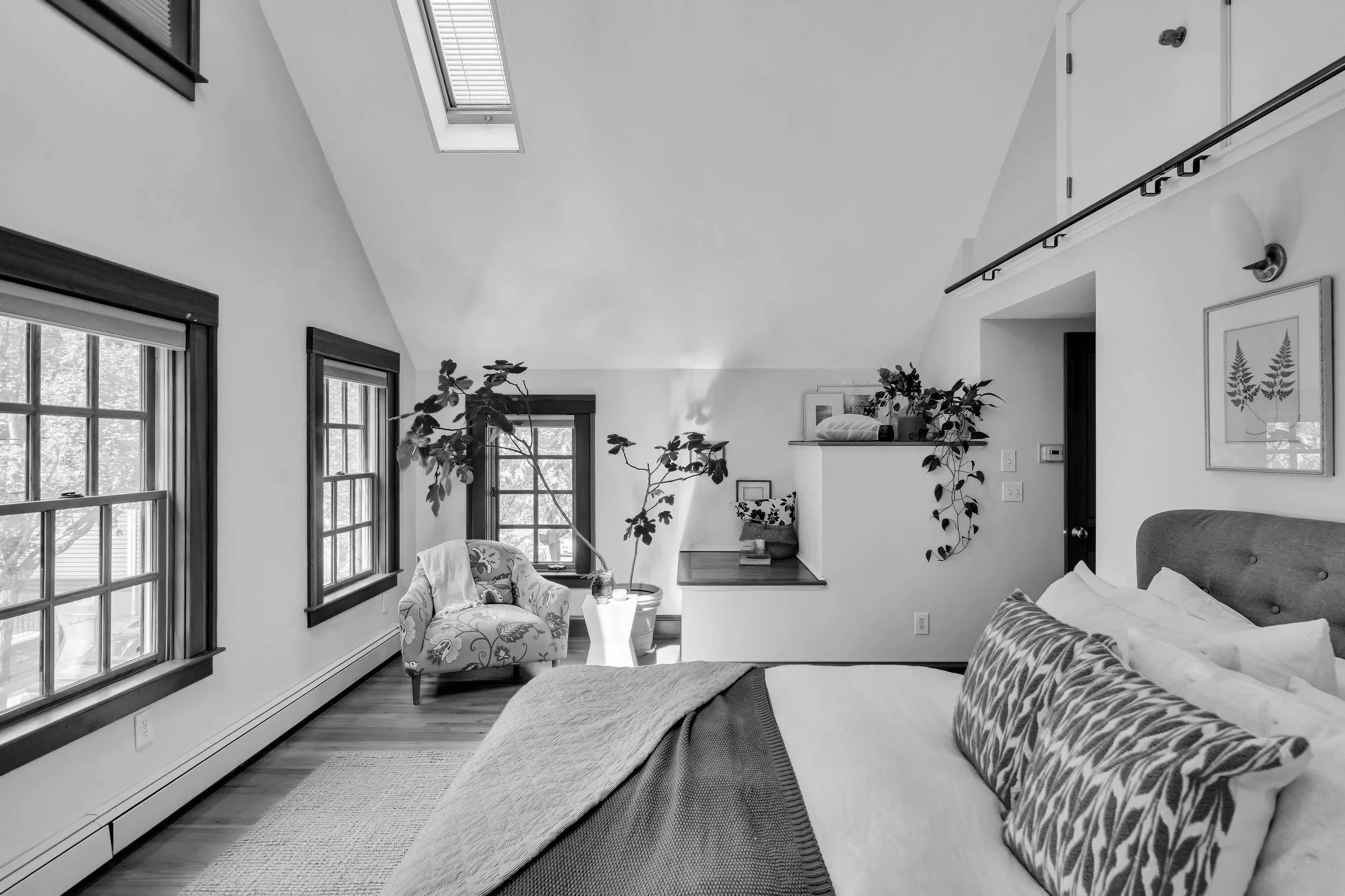 INMAN SQUARE + TOWNHOUSE + USD 1,050,000