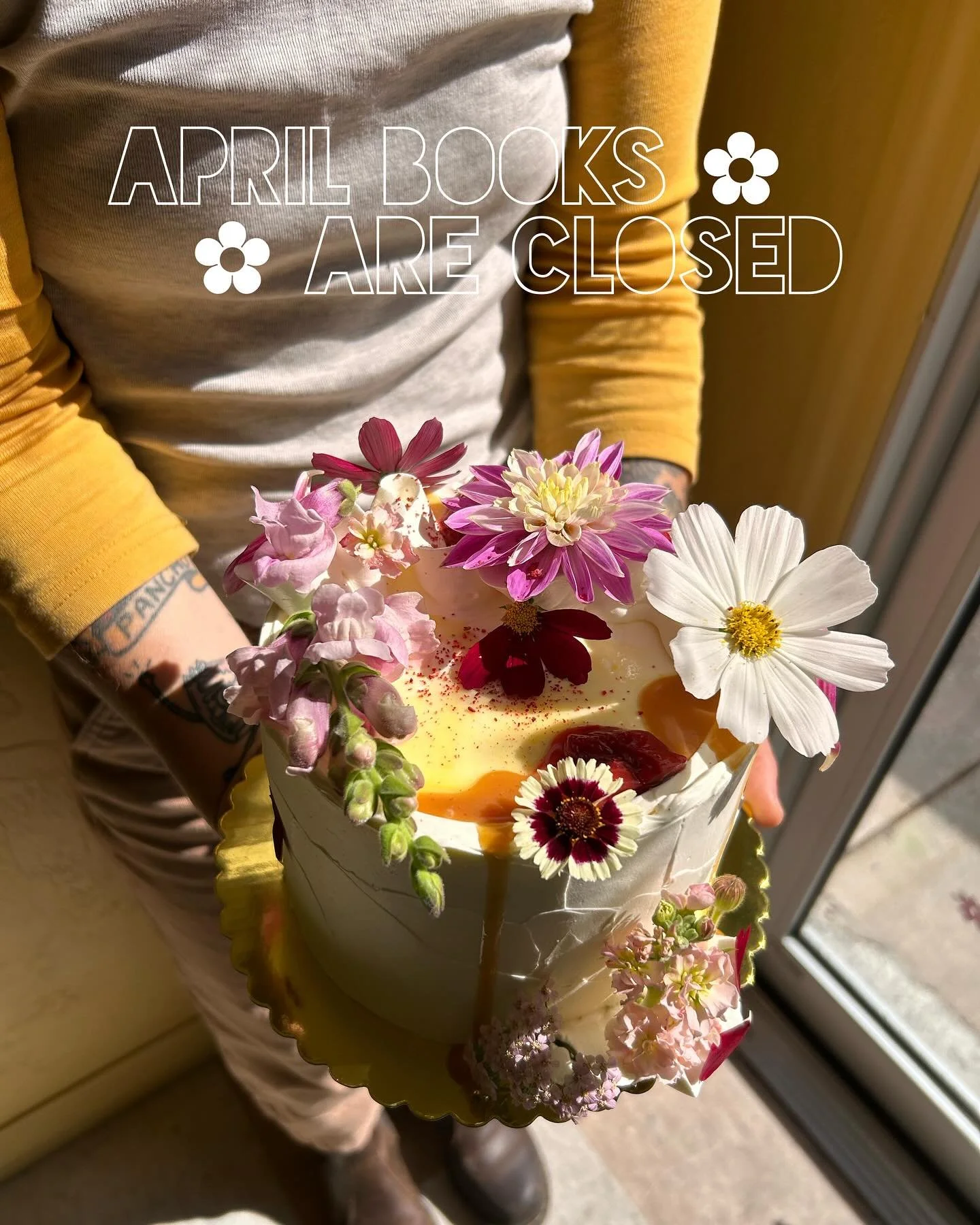 My April schedule and brain has reached it&rsquo;s limit 😵&zwj;💫 May is filling up but still has some slots available. The week of the double whammy Mother&rsquo;s Day &amp; Flagler College graduation is fully booked with custom cakes. Which leaves