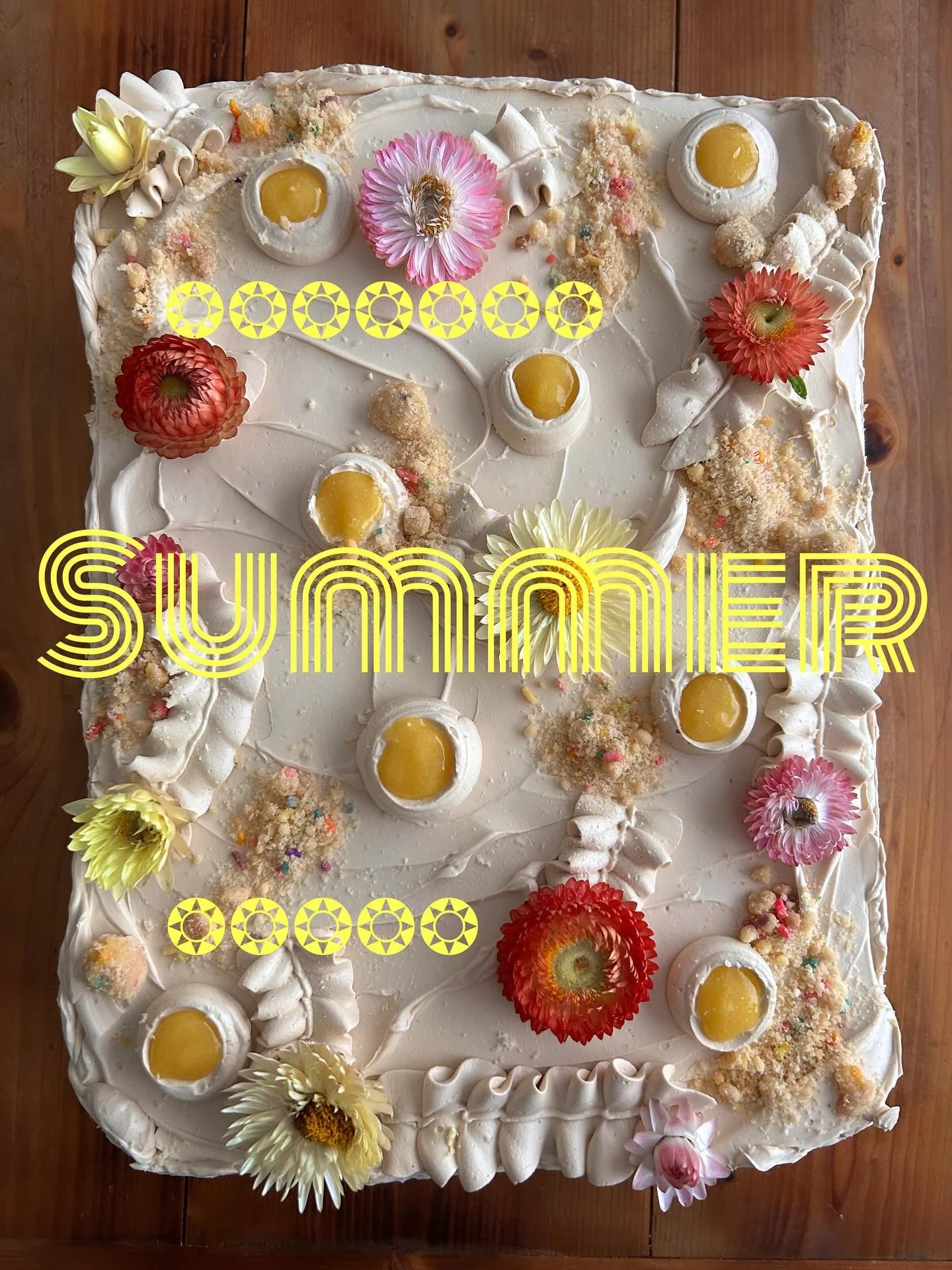 New season, new menu, new rules 😎 Summer Cake Menu available 6/21
 ☀️Banana black sesame (is back!) - browned butter banana graham cake, salted toffee sauce, bittersweet chocolate cookie crumbs, black sesame Swiss meringue buttercream 
☀️Yellow (pic