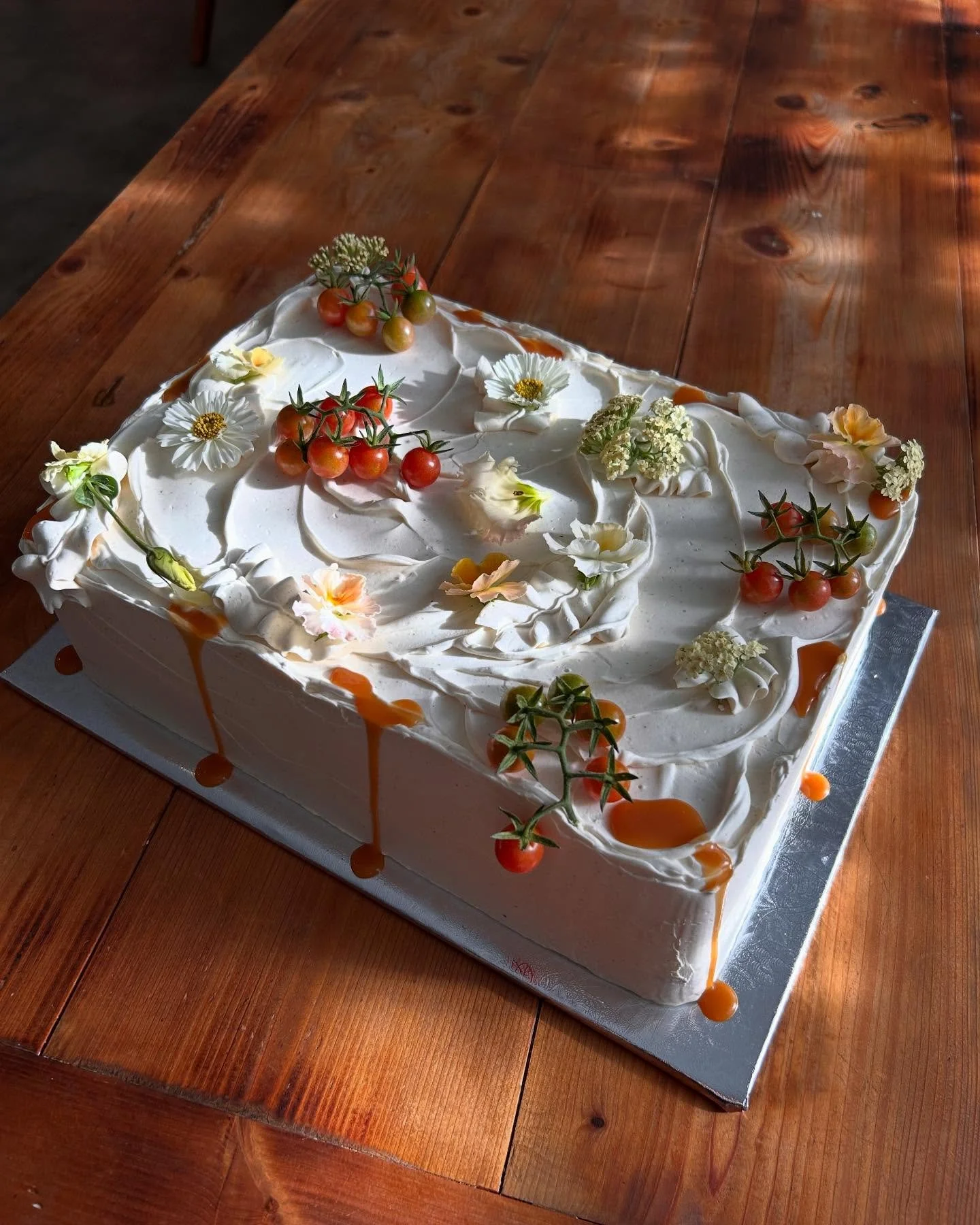 It&rsquo;s official 🔥summer has arrived! Is there anything more summery than a tomato?? Appropriately sharing this summery sheet cake commissioned for a coastal Italian summer baby shower. My sweet friend @miwakjunior grows these native Everglades t