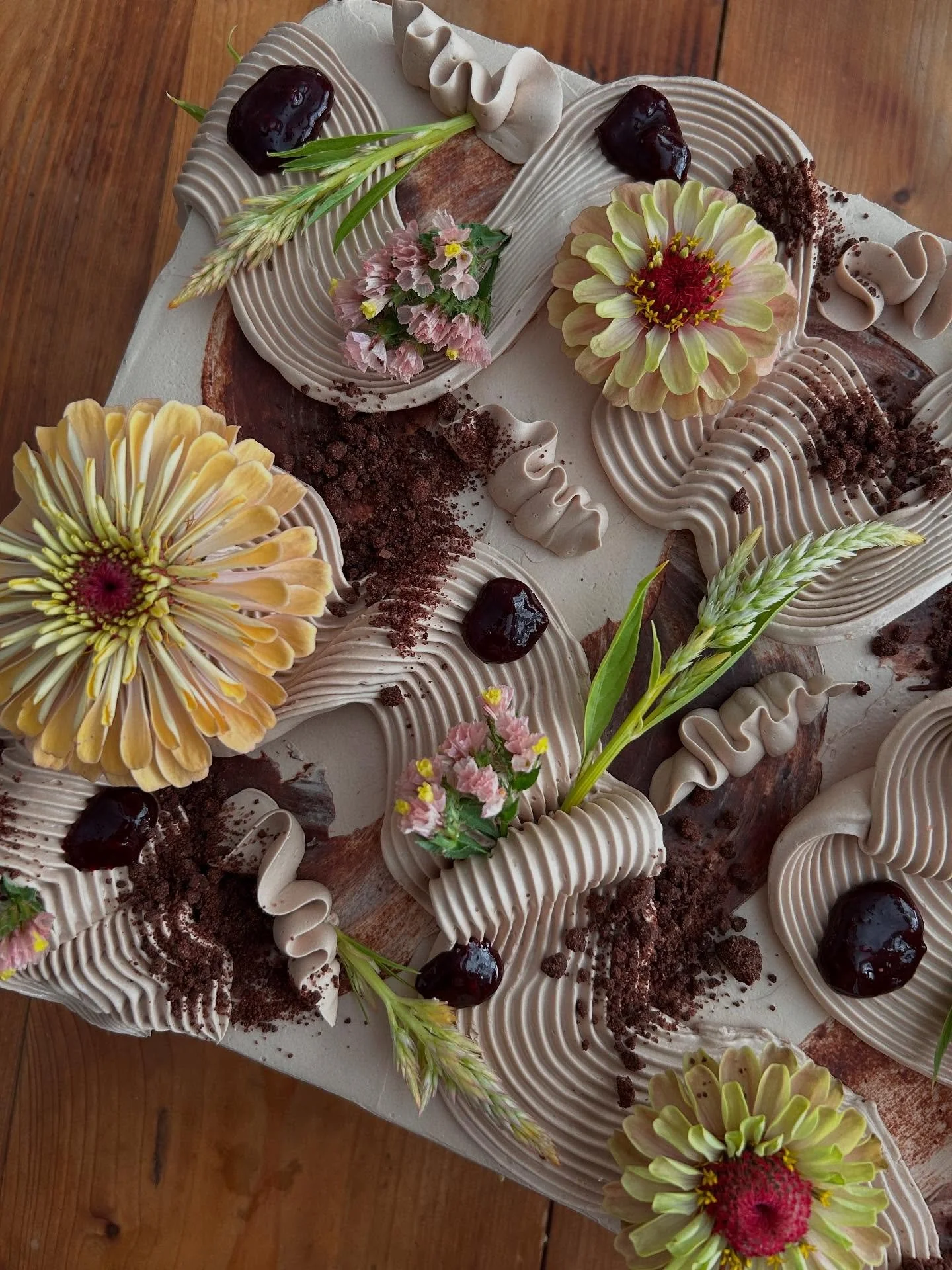 Super stoked on having a handful of upcoming 1/4 sheet cakes on the July schedule 🎉 extra special to be celebrating with my fellow cancer bb&rsquo;s 🦀🌕 Sharing this fun one from last month! 1/4 sheets FTW 4E&amp;E 💗