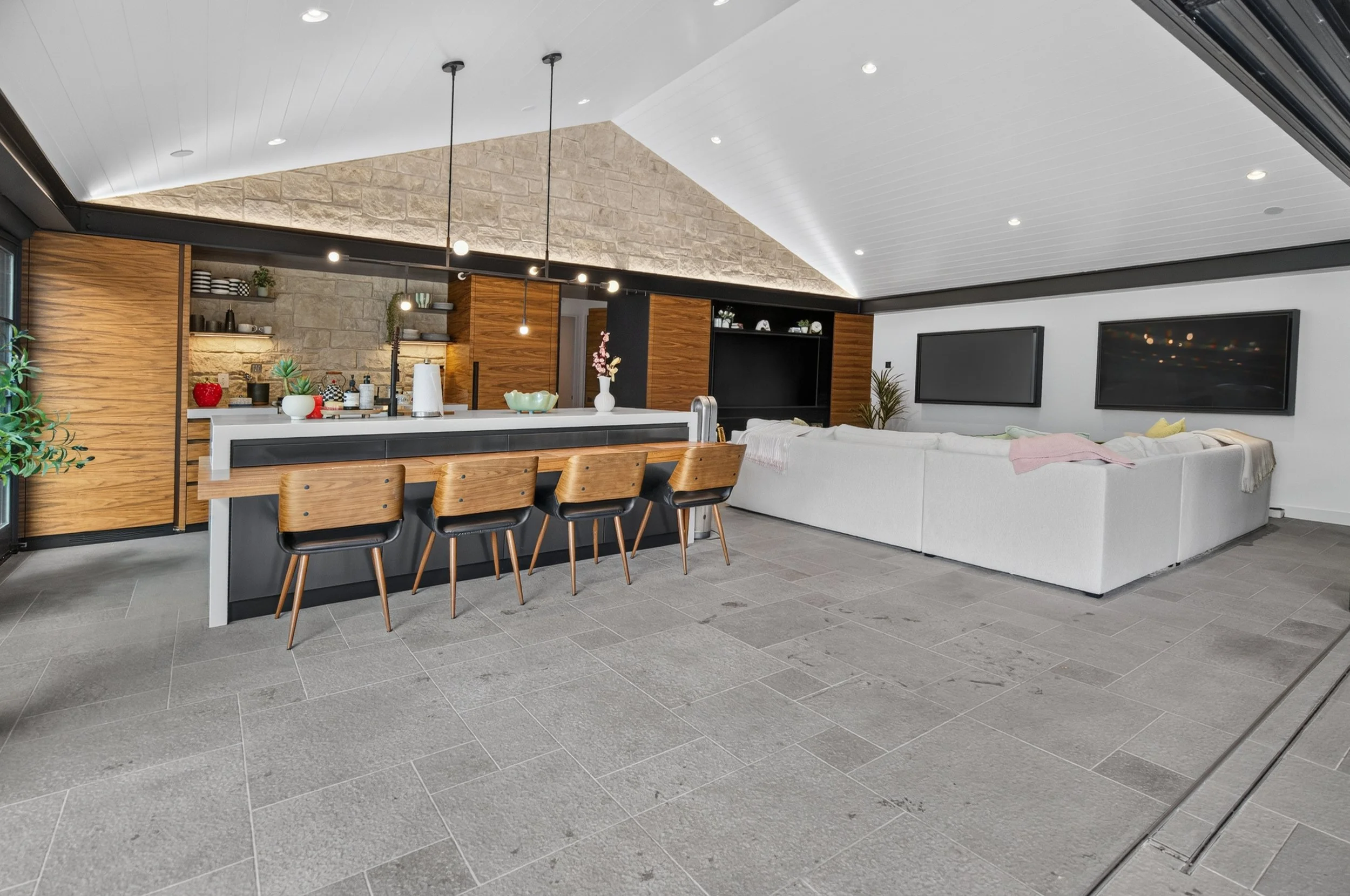 Kitchen Wide.jpg