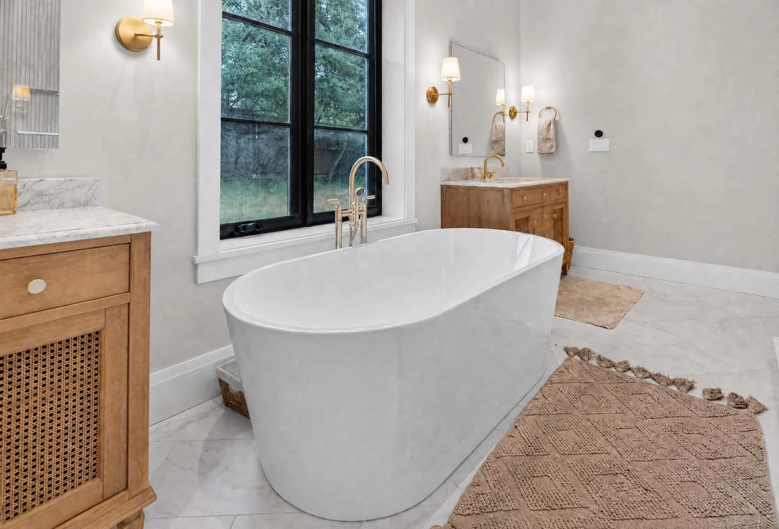 Bathroom Tub.jpg