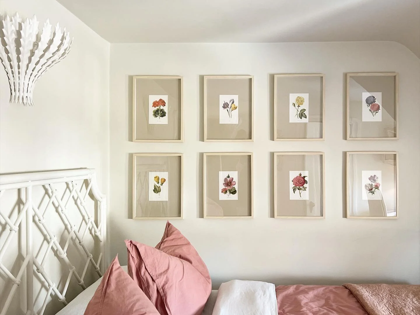 Vintage botanical prints all the way from England via @etsy are an excellent (inexpensive) way of warming up this wall in our guest bedroom. 🌸 | #etsy #botanical #vintage #vintageprint #botanicalprint #guestbedroom #interiordesign #interiordecor #in