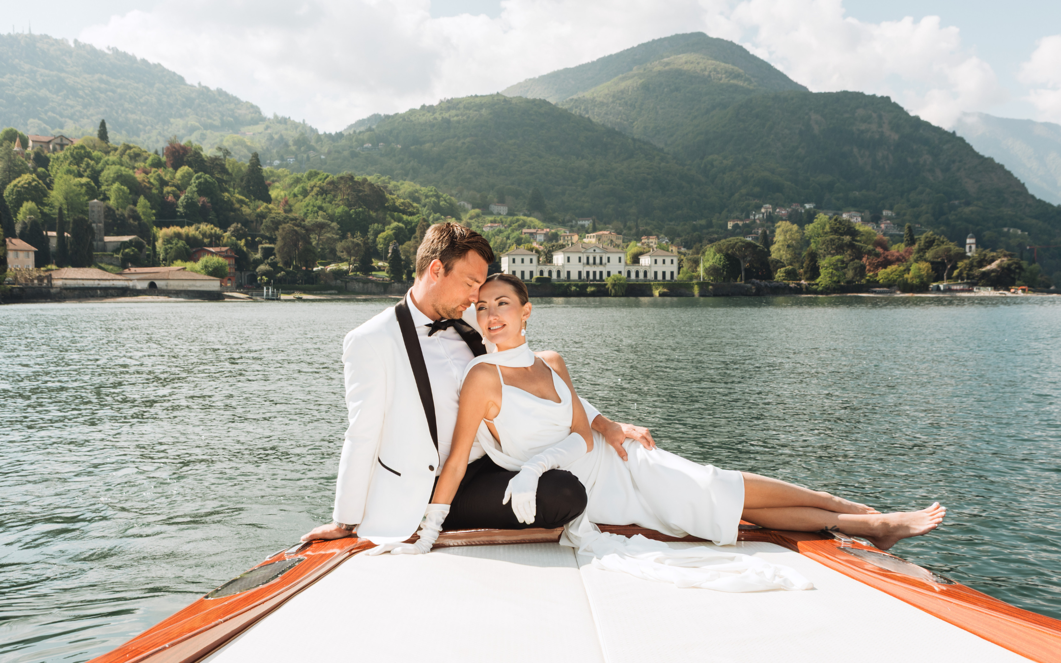 Boat wedding photoshoot at Lake Como
