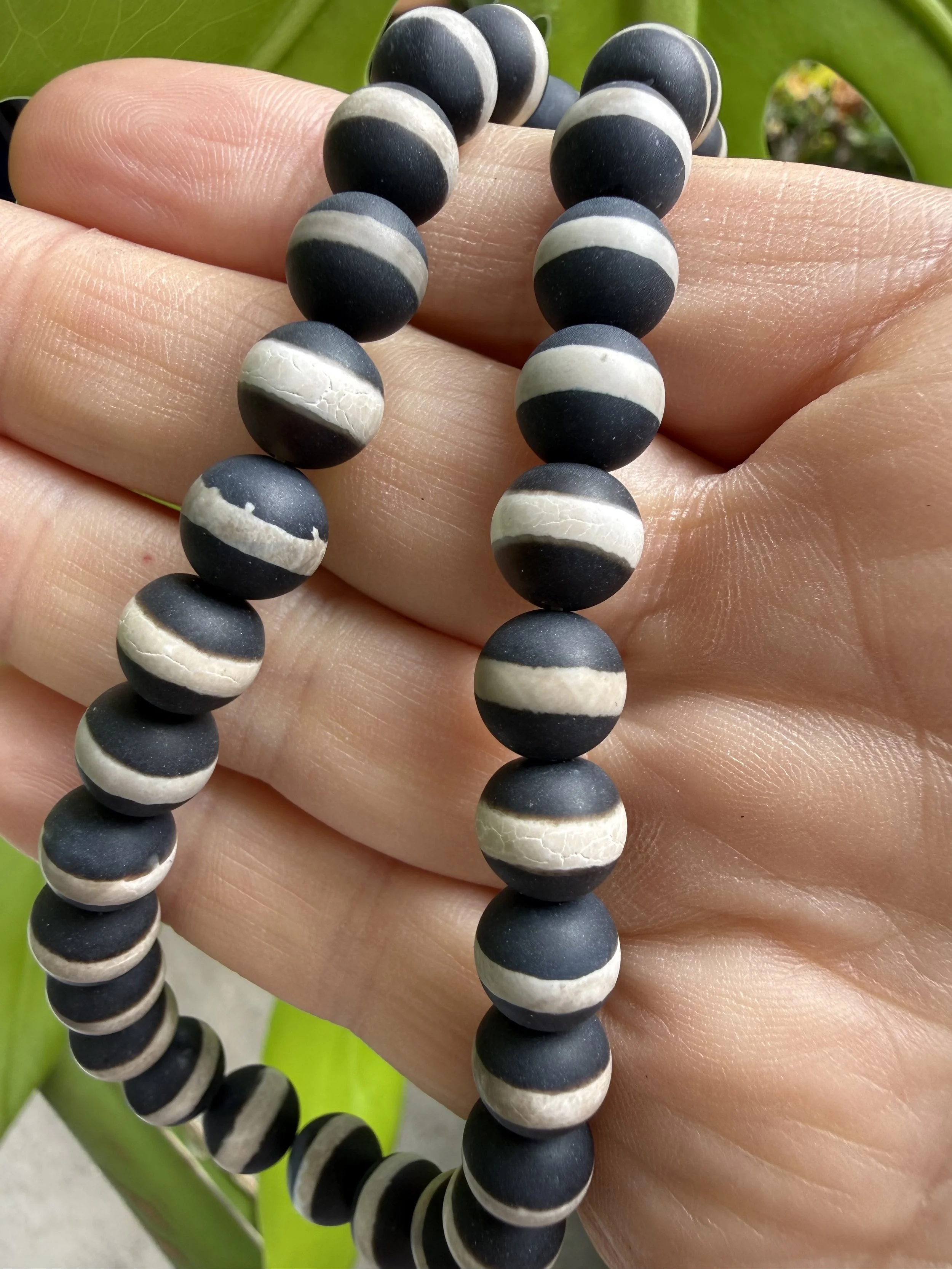 Autumn Toned 8mm Bead Bracelet - Agate Stripe (Black)