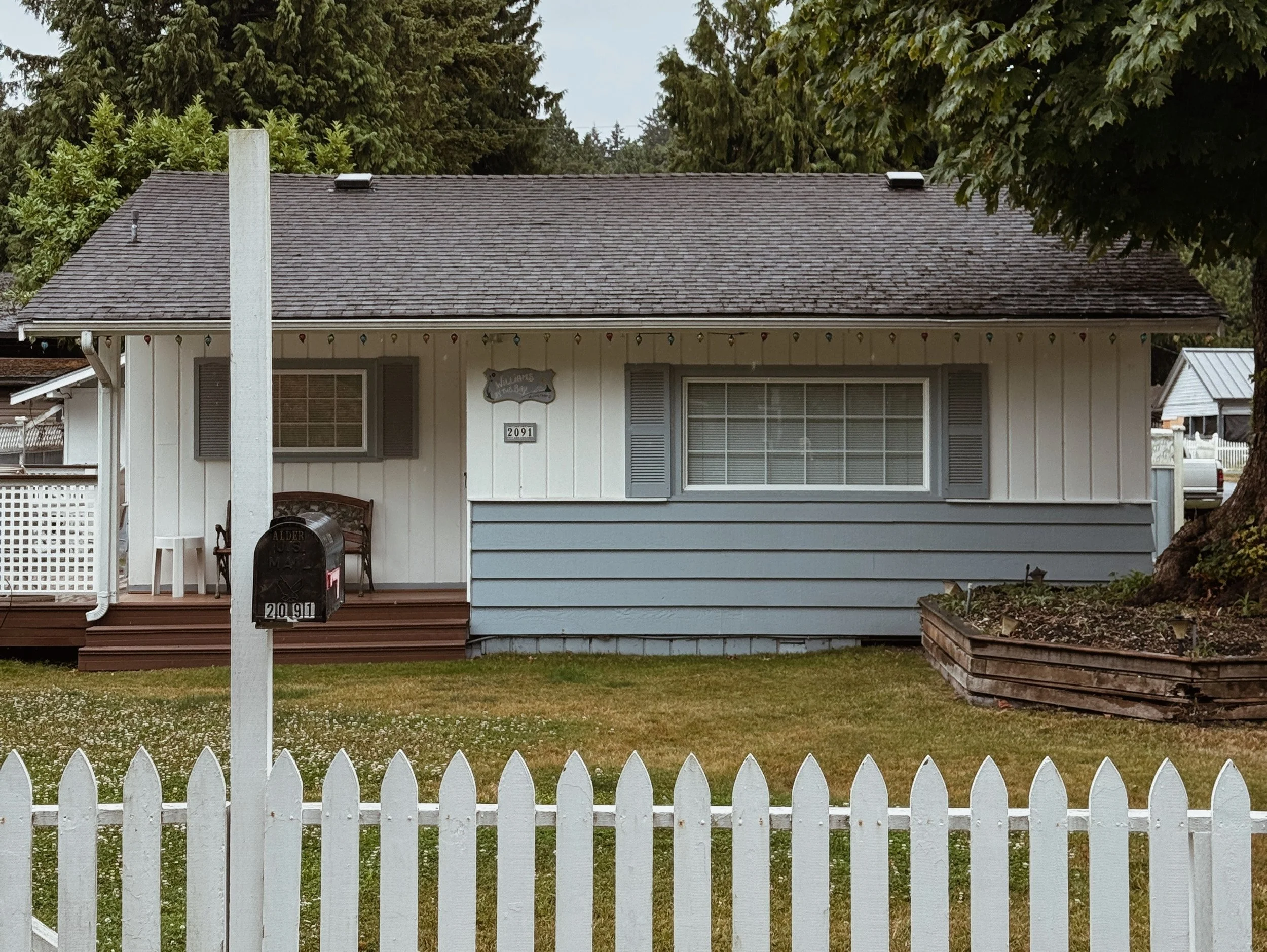 Steep_Hill_Studio_2026_Point_Roberts_Blue_Cream_Cottage.jpeg