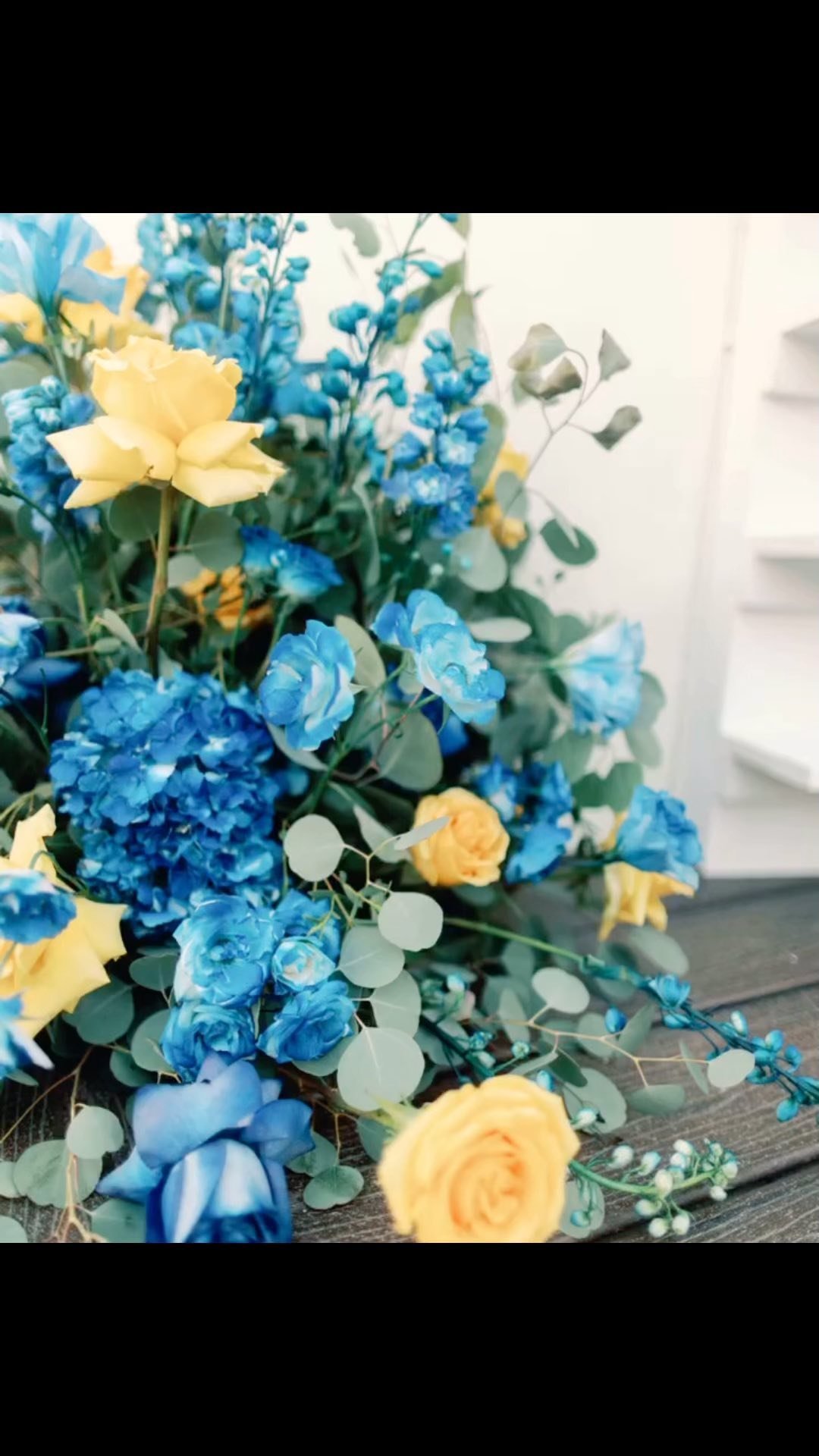 Bring in the sunshine and celebrate! #beachevents #eventdecor #certifieddesigner