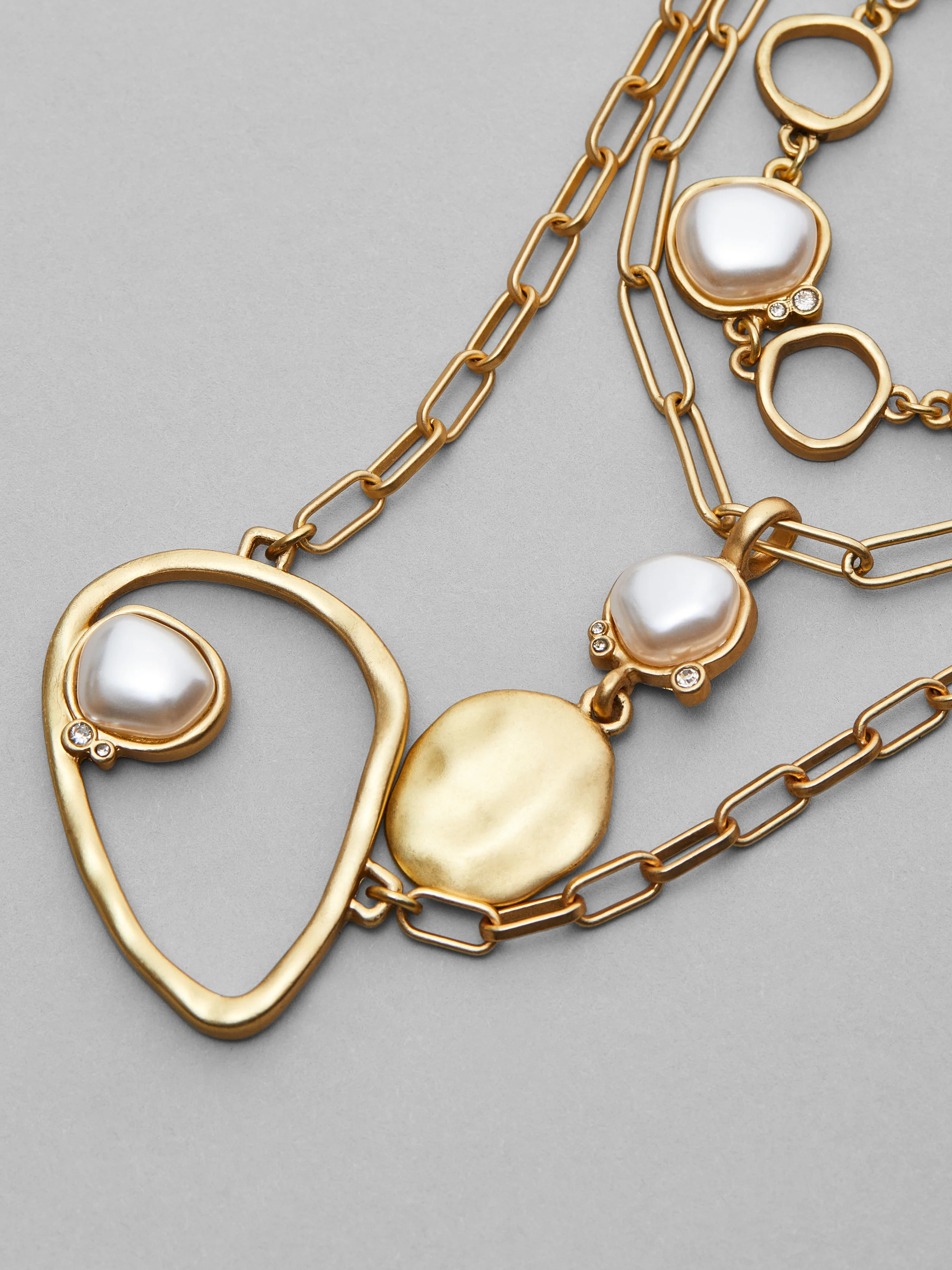WHBM-570334598-Necklace-Old-Gold-ACC_Detail_01.jpg