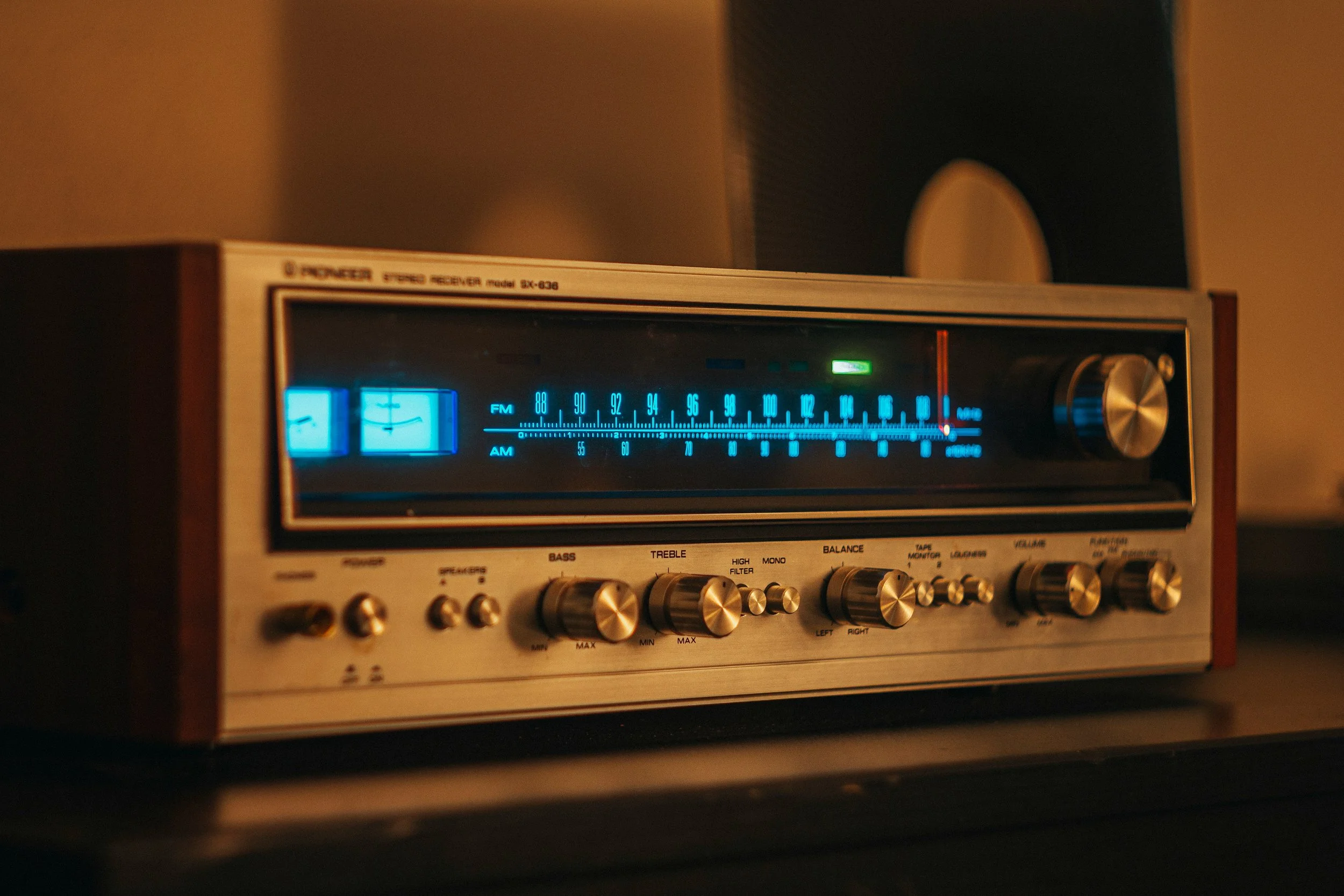 A vintage Pioneer AM/FM receiver sitting on a table
