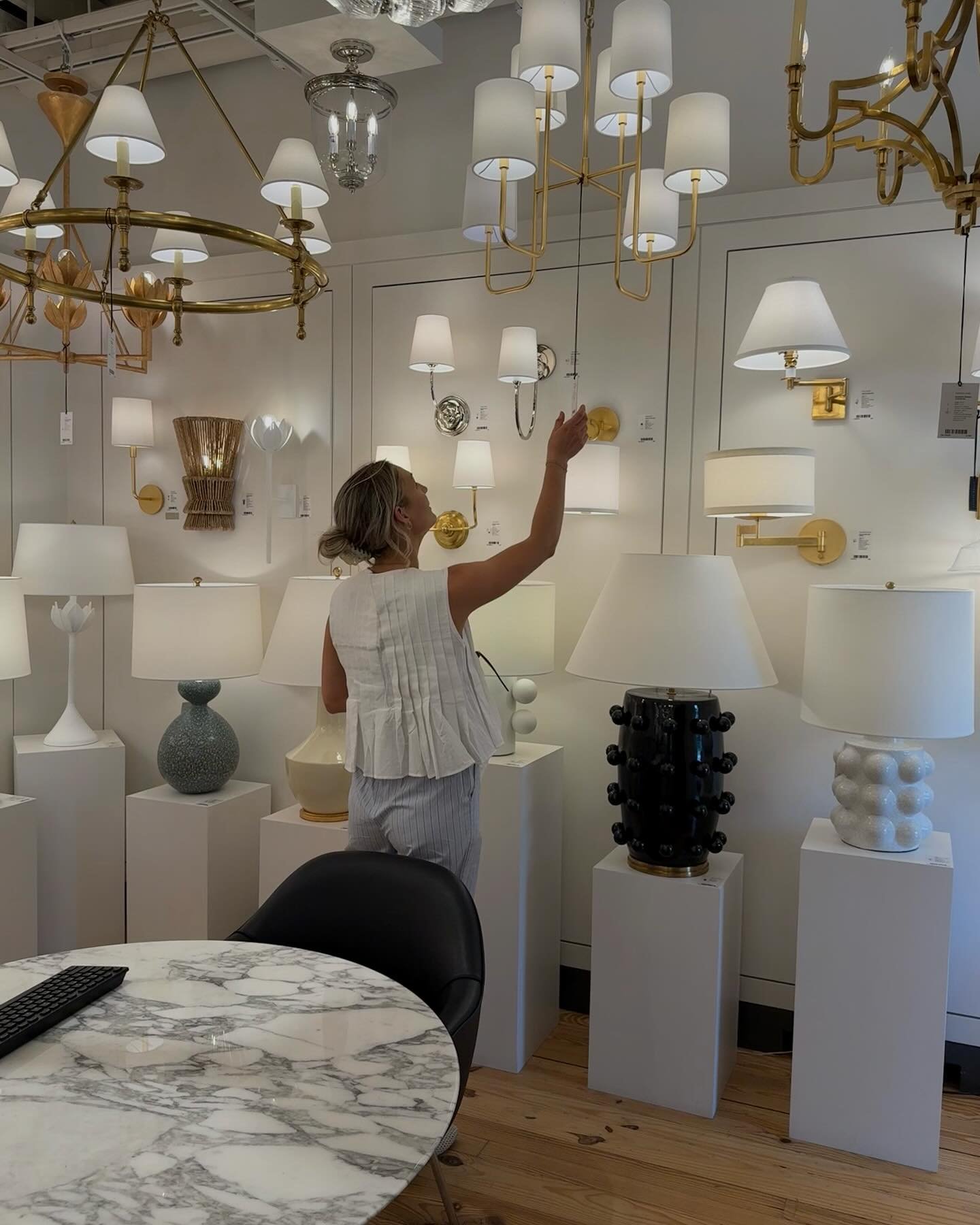 In heaven every time I can view @visualcomfort fixtures in person. Swooning over so many of them as always. 

Also, if you&rsquo;re looking to visit the a charming city, Savannah is it. Could not stop taking photos of the beautiful design everywhere 