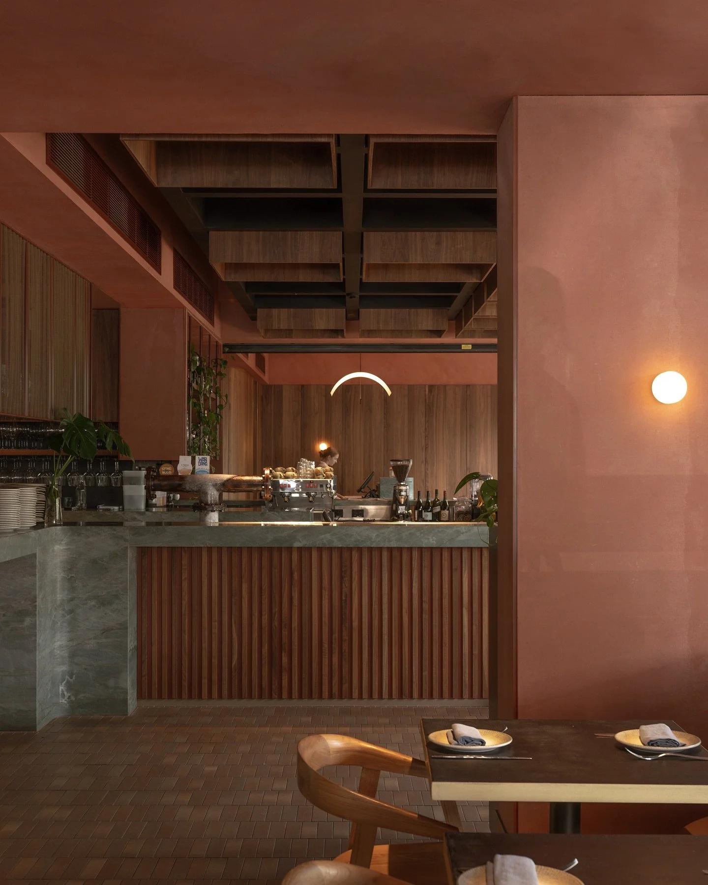 Red tones and walnut veneer at the new Bonito Restaurant - Byron Bay

@hga.architects 
@hotelmarvell 
@bonitobyronbay 
@yarravalleycommercial 
📸 @tanevmuir_architects 
.
.
.
.
.
.
.
.
.
.
.
.
.
#hotelmarvell #archiconcepts #archilovers #dezeen #divi