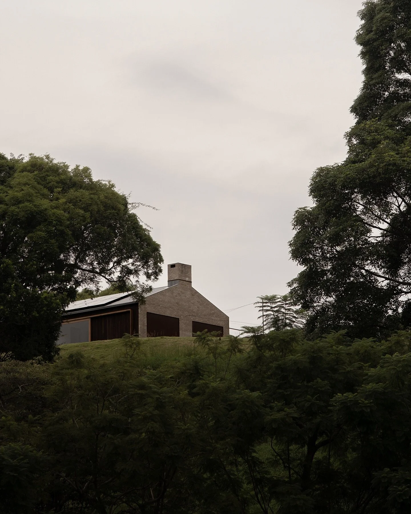 Newly completed Wallabies Watch - StudioMODA
🔨@fortyfourconstructions 
📸 @tanevmuir_architects 
.
.
.
.
.
.
.
.
.
.
.
.
#byronbayhinterland #farmstay #farmcottage #byronbayarchitecture #studiomoda #byronbayarchitecture #archilovers #dezeen #divisar