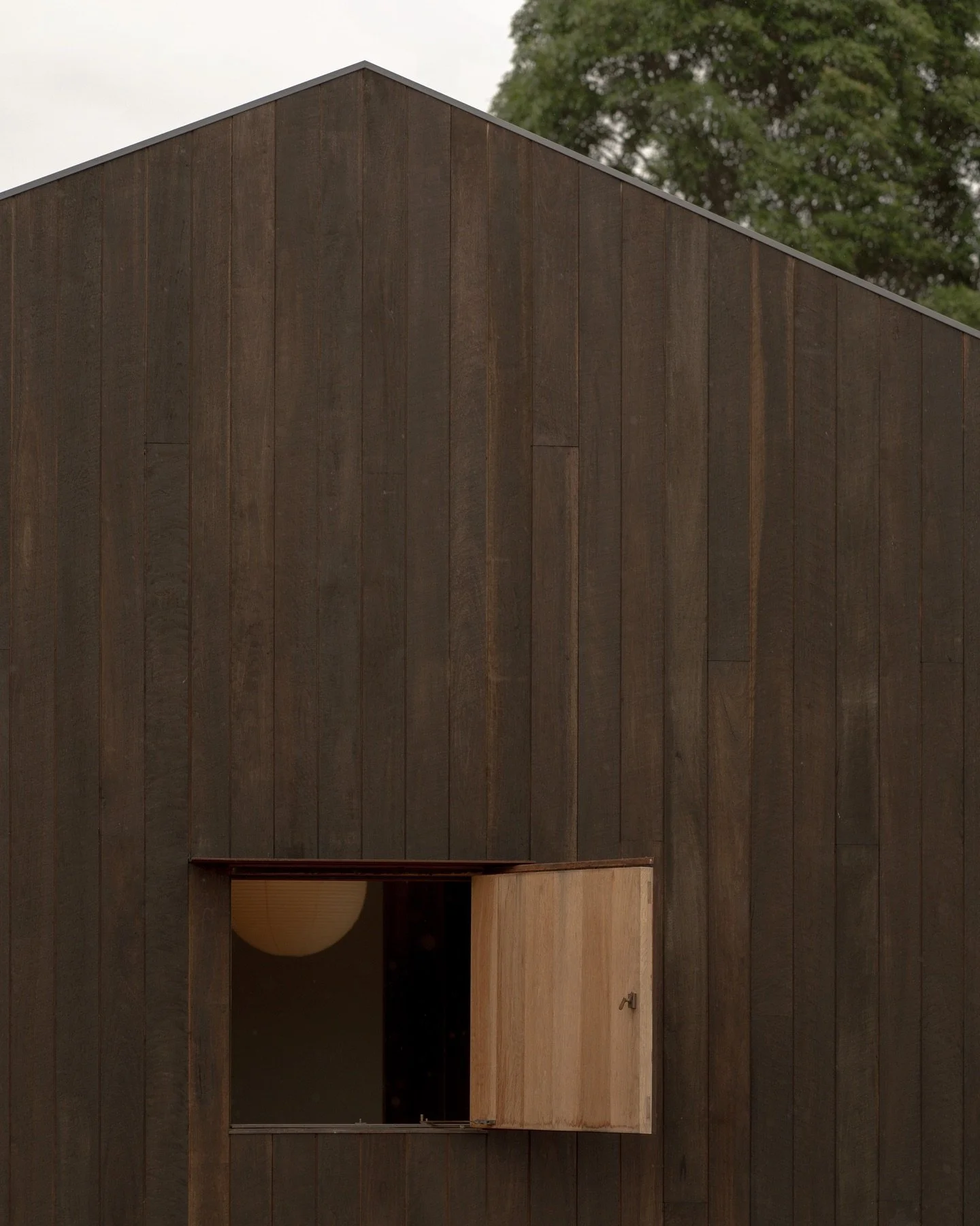 Dark spotted gum cladding on Wallabies Watch
&mdash;&mdash;
🔨 @fortyfourconstructions 
📸 @stillstudio_ss 
.
.
.
.
.
.
.
.
.
.
.
.
.
.
.
.
.
.
.
.
#myocum #farmstay #wallabieswatch #nswregionalarchitecture #byronbayhinterland #byronbayarchitecture #