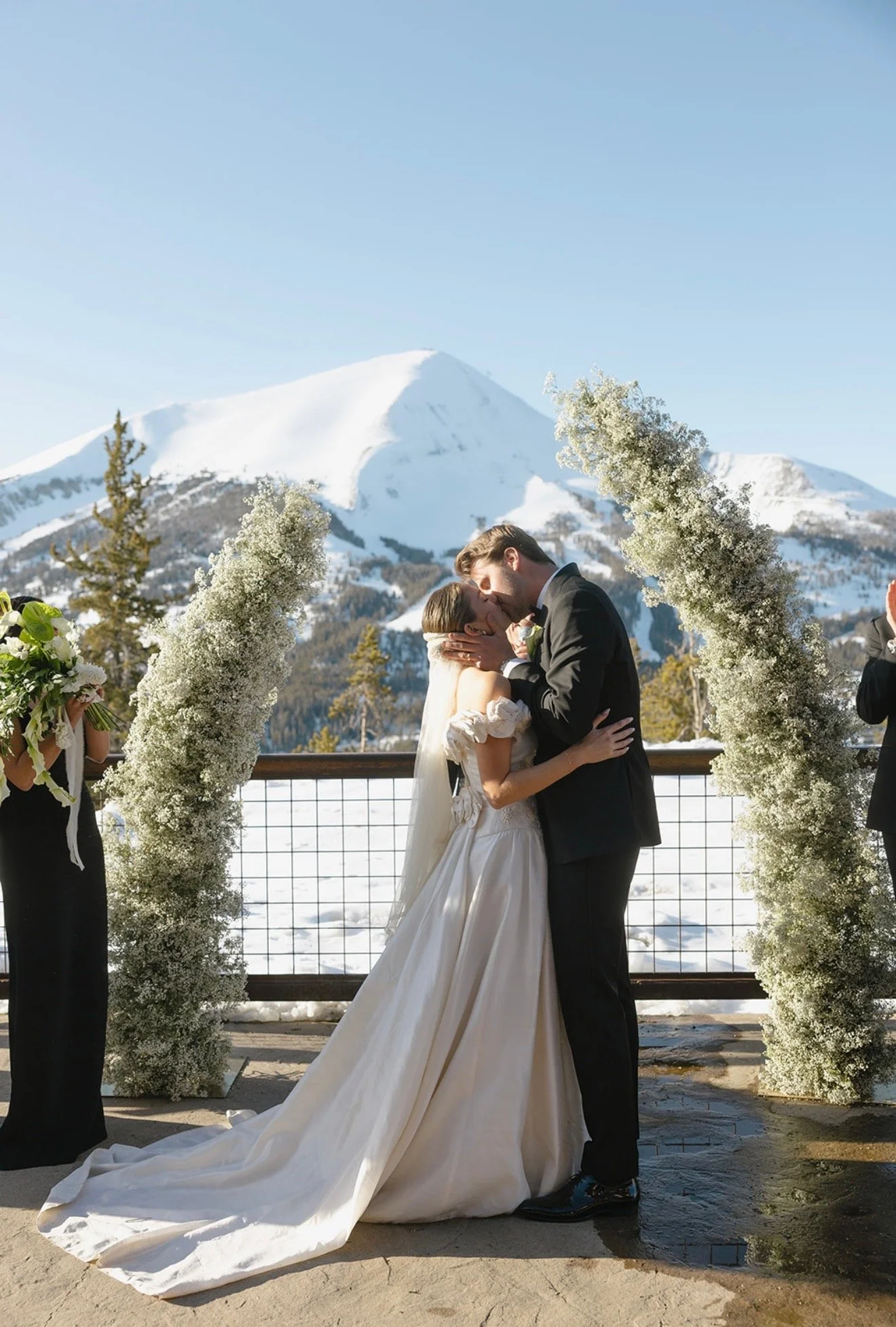 04.05 Baby's Breath Arch.JPEG