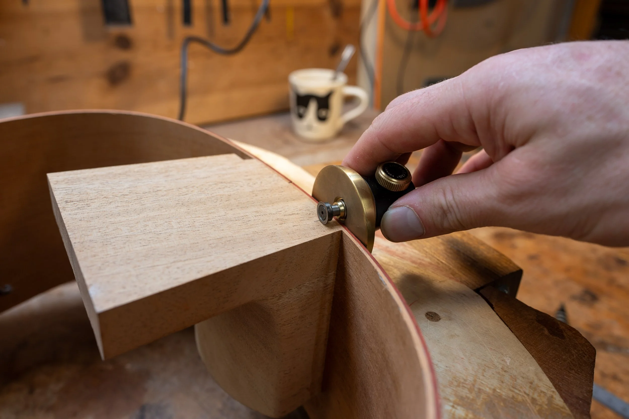 Cutting notches for the top lining in the blocks. 