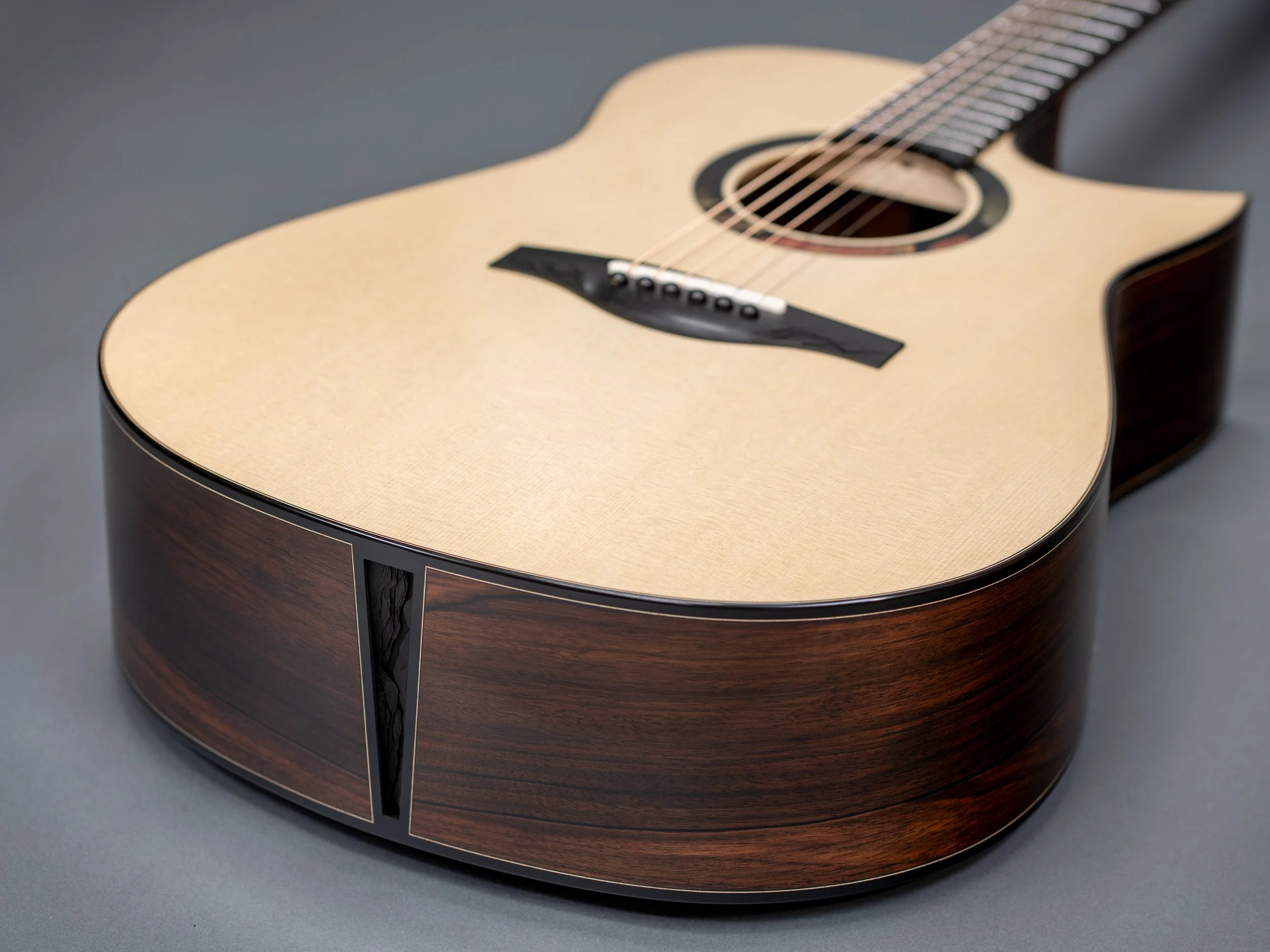 Silverman guitars rock texture end inlay.