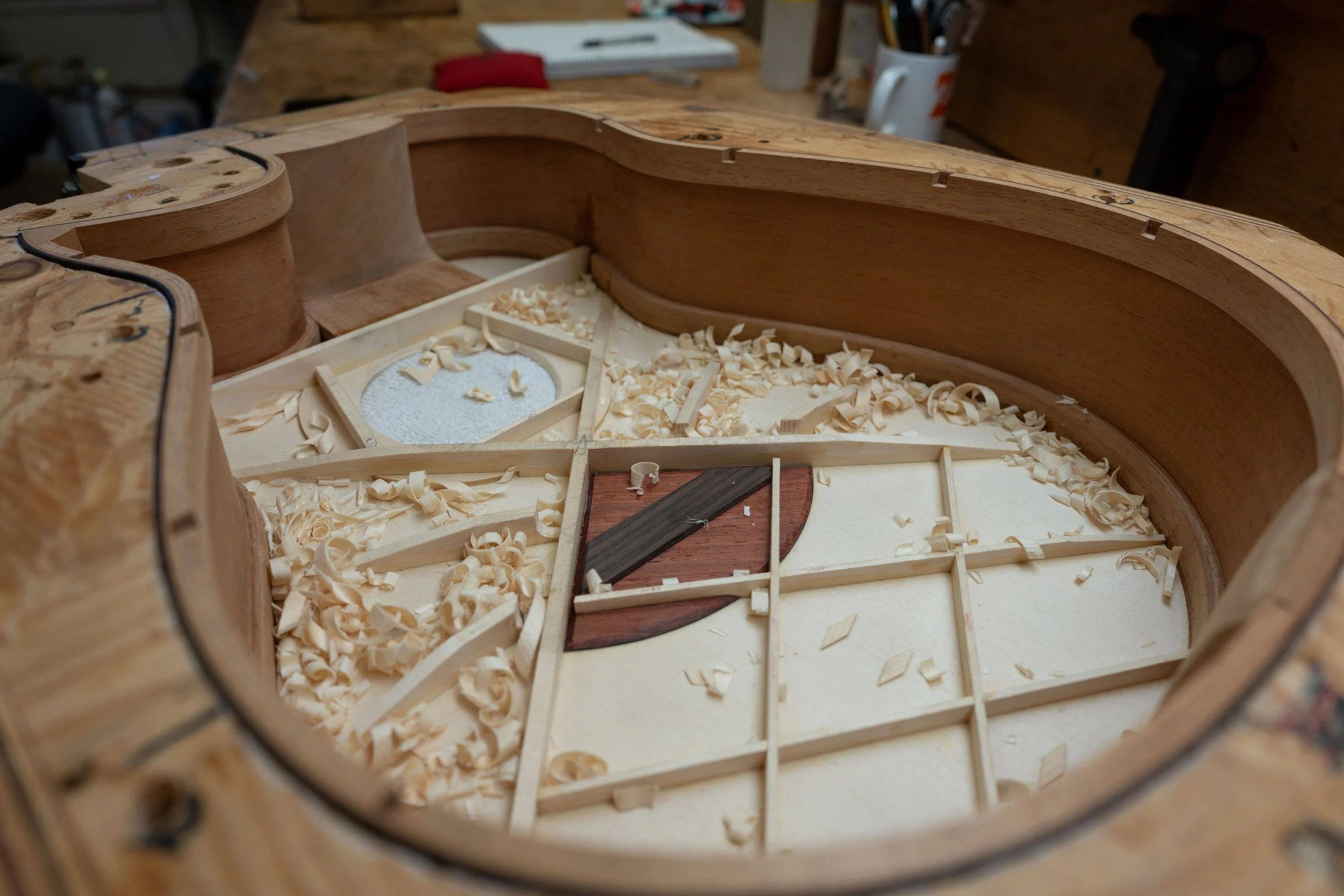 Voicing a silverman guitar, Ervin Somogyi apprenticeshio