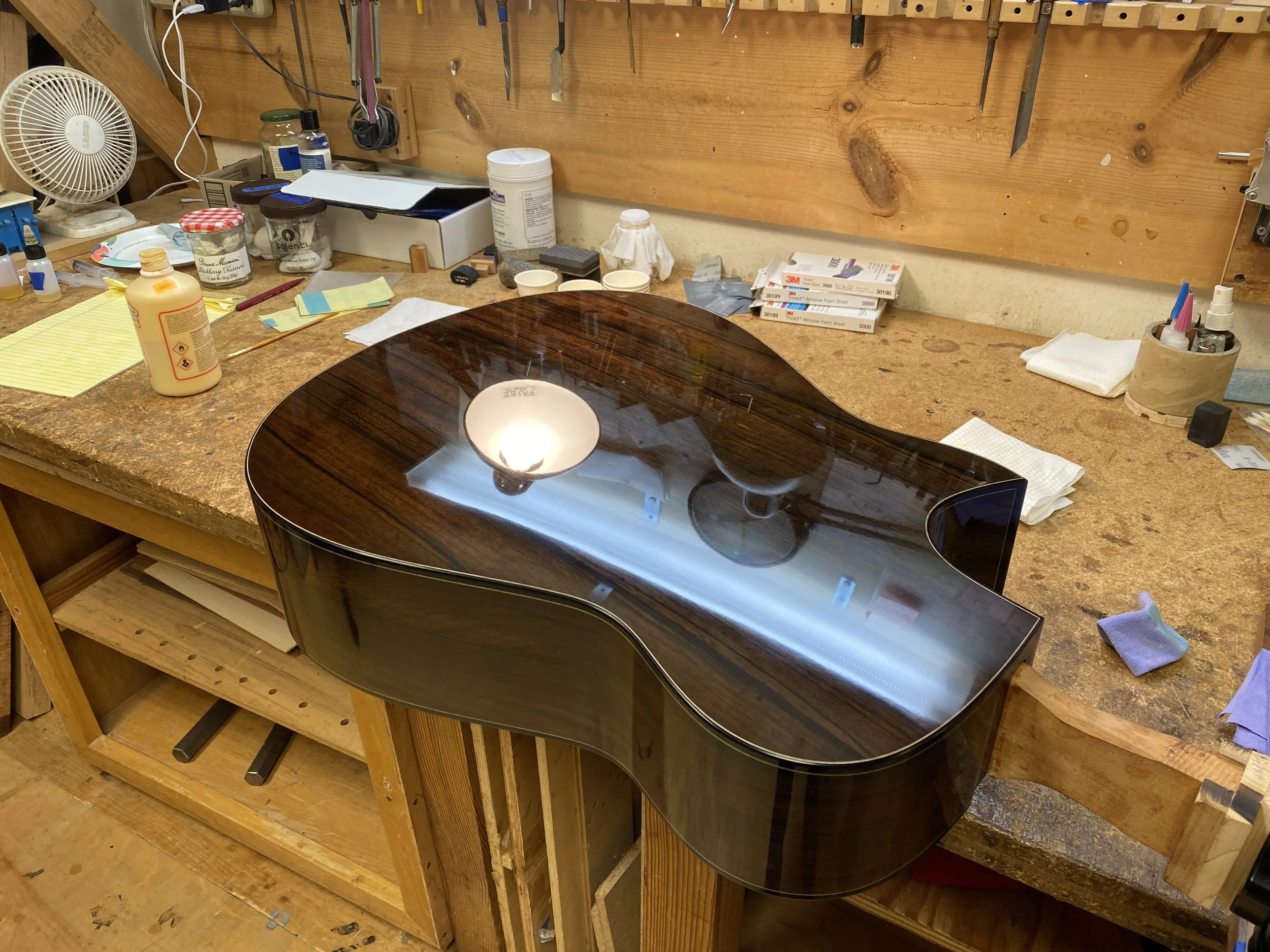 French polishing  a guitar in the Somogyi shop.