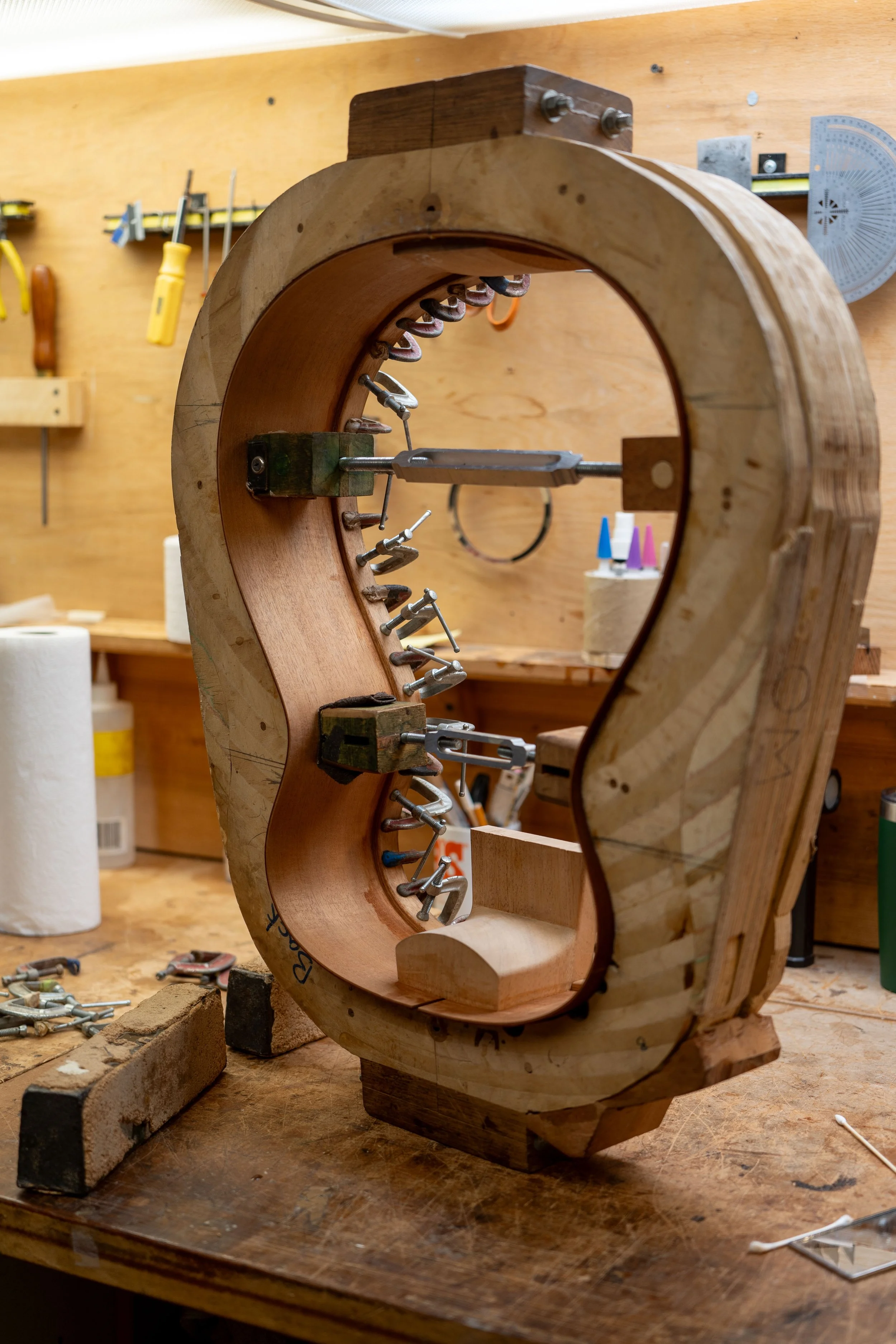 Glueing in the top lining. 