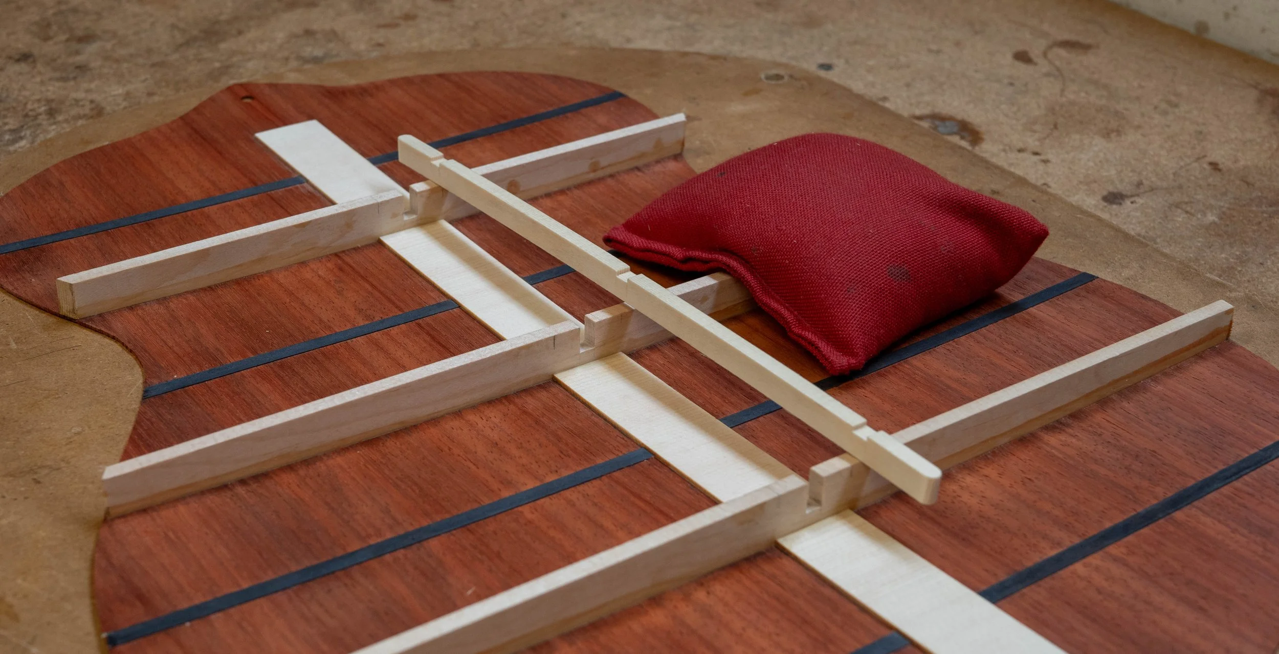 Notching the back braces for the floating back brace. This is an innovation by luthier Jeff Traugott, which helps to maintain the shape of the back dome. 