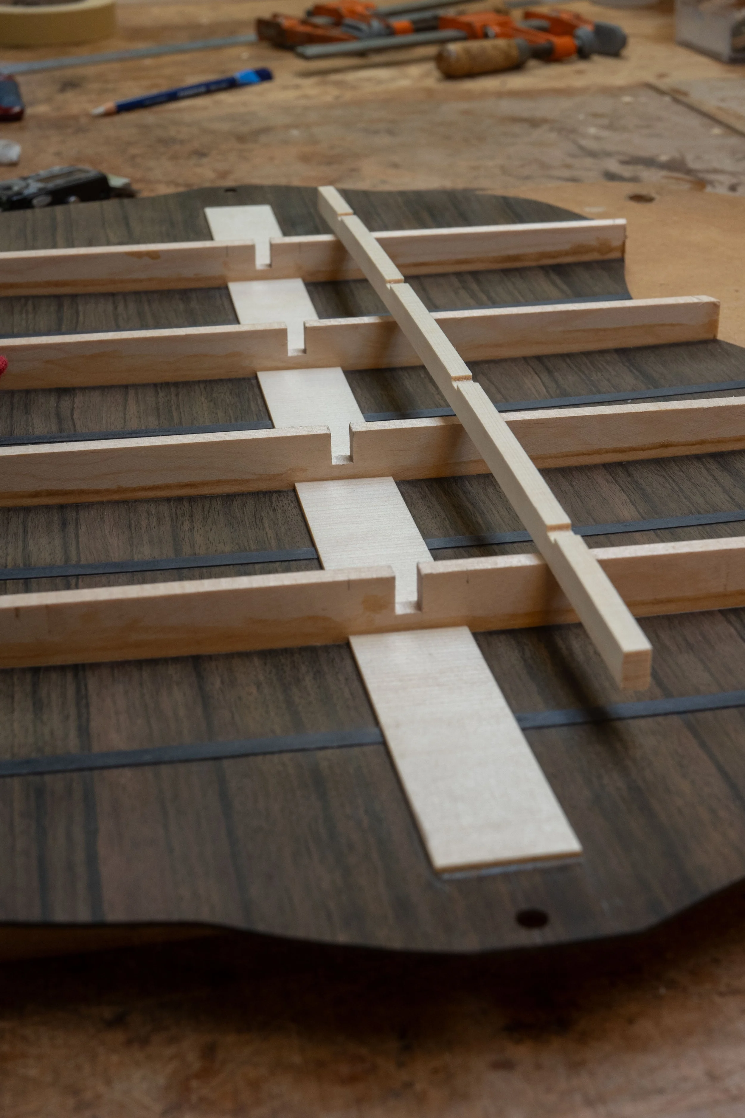 I did a Jeff Traugott style floating brace, notched into the back braces. This helps retain the dome of the back against the force of the strings.