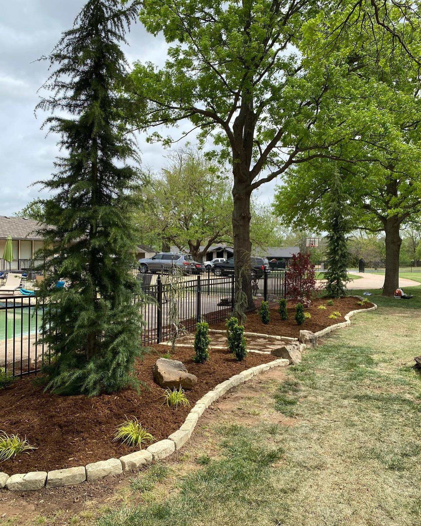 🌳✨Spring is just around the corner! Our team at Gray&rsquo;s Landscaping can help you create a stunning atmosphere for family and friends to enjoy. Call us at 405-219-0047 to get your journey started!✨🌳