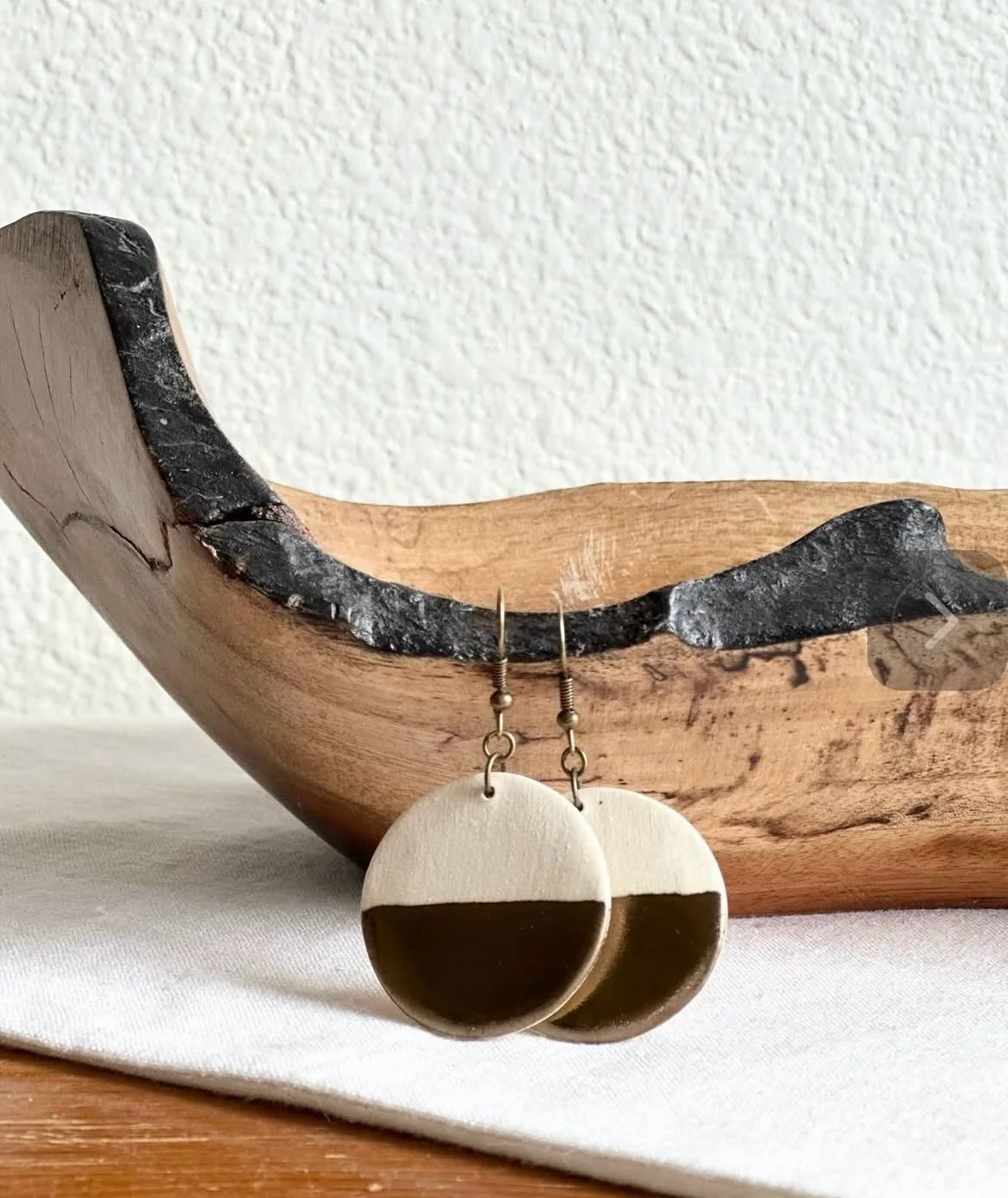 Shop til you drop this weekend @pasadenacommons ! ☀️ Kick off summer right- with all the best accessories, all locally made. 

From 11am-4pm we&rsquo;ll be joined by outstanding local small businesses and artists including ceramics by @mugsandbugs , 