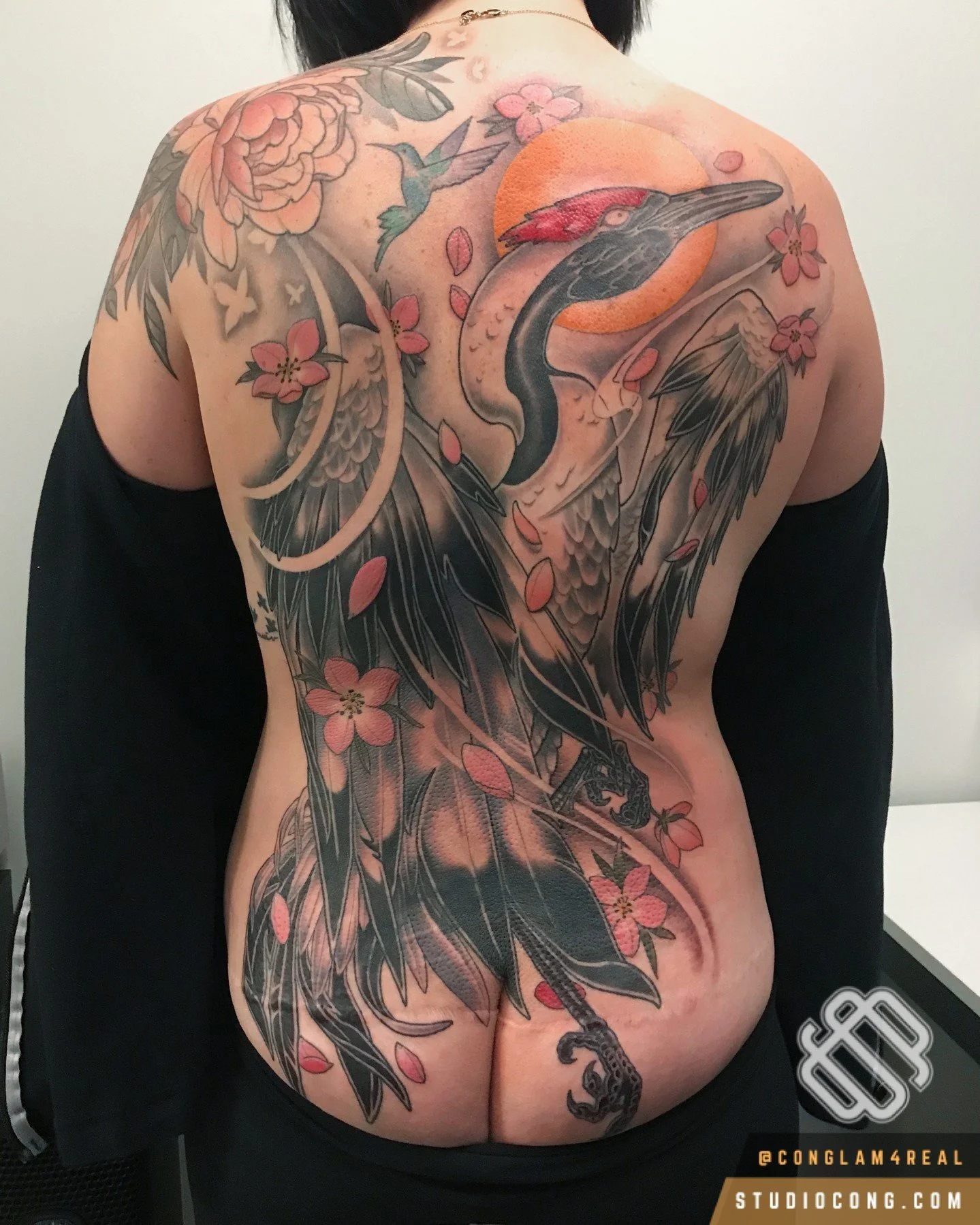 Cover-up Japanese Crane &amp; Sakura 🌸 Connecting to Peony &amp; Humming Bird Shoulder Piece.
Blessed with the best clients! Thank you @ambersmithjohnson 

CONTACT ASSISTANT ERIN FOR ALL INQUIRES
 ➥📱(587) 323-3664
 ➥ 📧 info@conglam.com
 ➥ 🌐 congl
