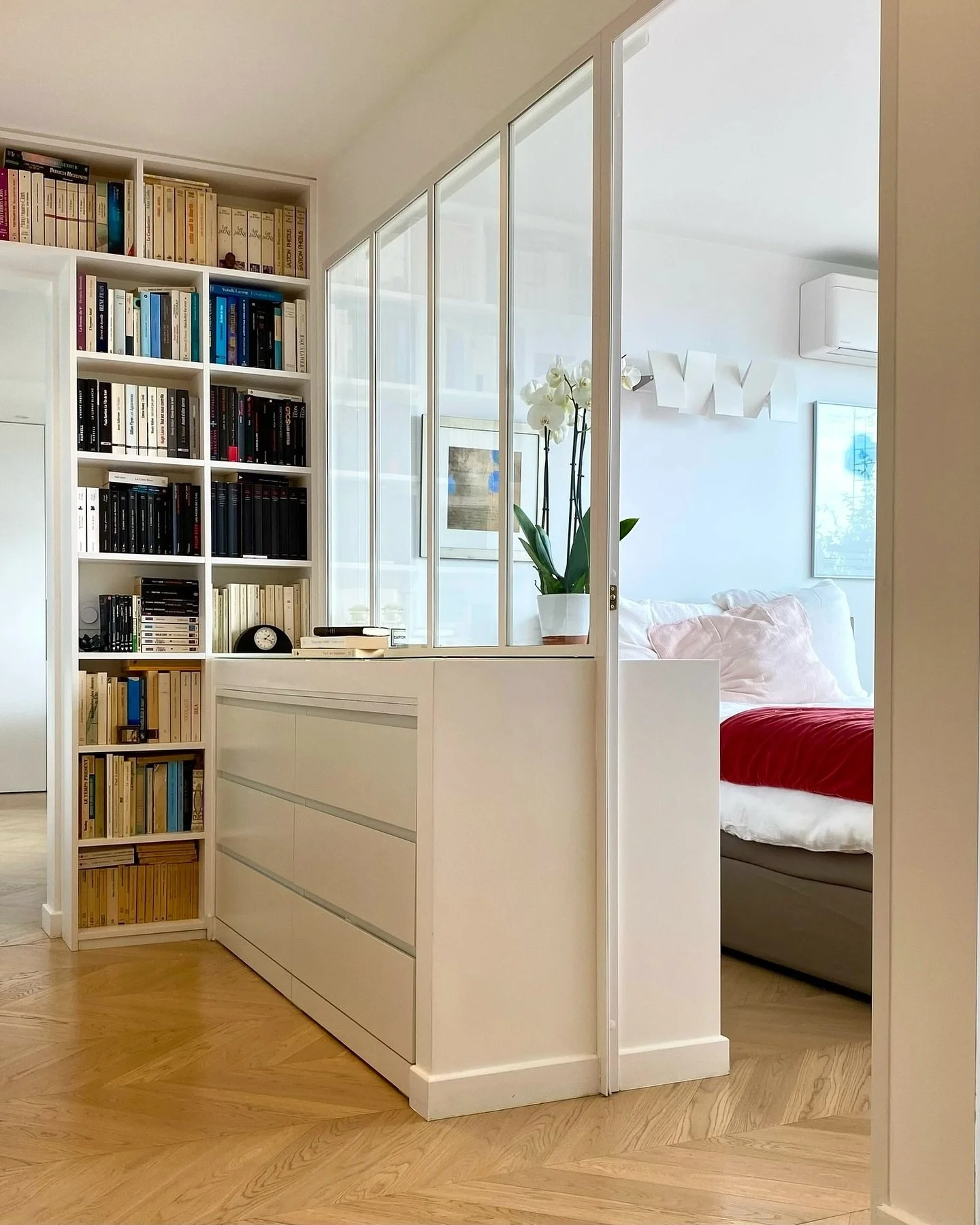 AVANT / APRES du d&eacute;gagement de notre projet Alesia, un appartement de 70m2 situ&eacute; au coeur du 14eme arrondissement.
&bull;
&bull;
👷🏻&zwj;♀️ @mpdparchitecte 
&bull;
&bull;
#renovation #renovations #renovationmaison #renovationappartemen