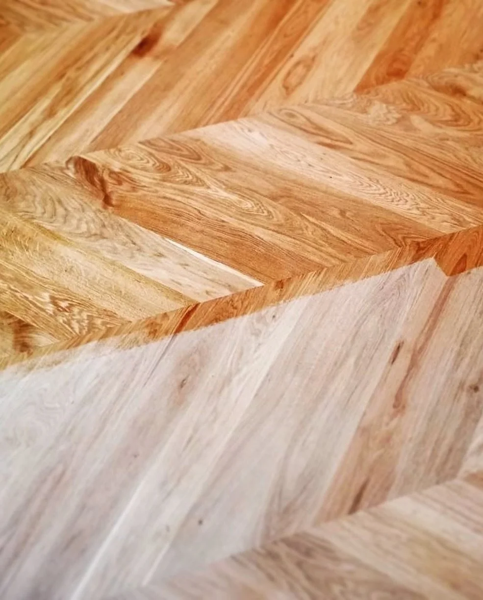 D&eacute;couvrez comment nos artisans donnent une seconde vie aux parquets anciens dans nos projets parisiens. Chaque d&eacute;tail compte pour sublimer vos espaces.

 #Interiordesignparis. #renovationappartement #parquet