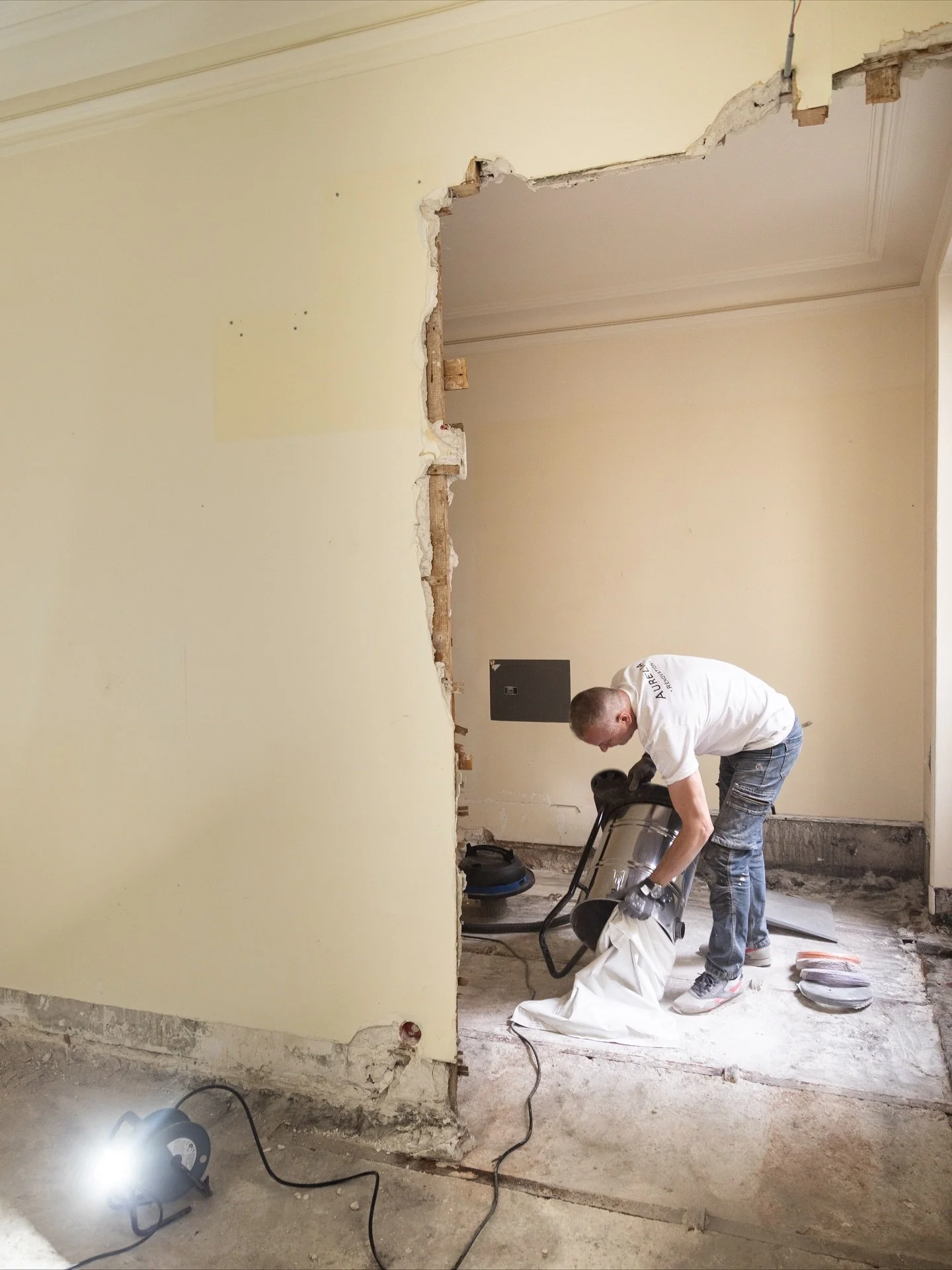 Projet Luxembourg &mdash; Ouvertures, d&eacute;molitions, reprises&hellip; Nos &eacute;quipes interviennent d&egrave;s les premi&egrave;res &eacute;tapes pour donner forme aux intentions de l&rsquo;architecte.

#chantierparis #renovation #architectur