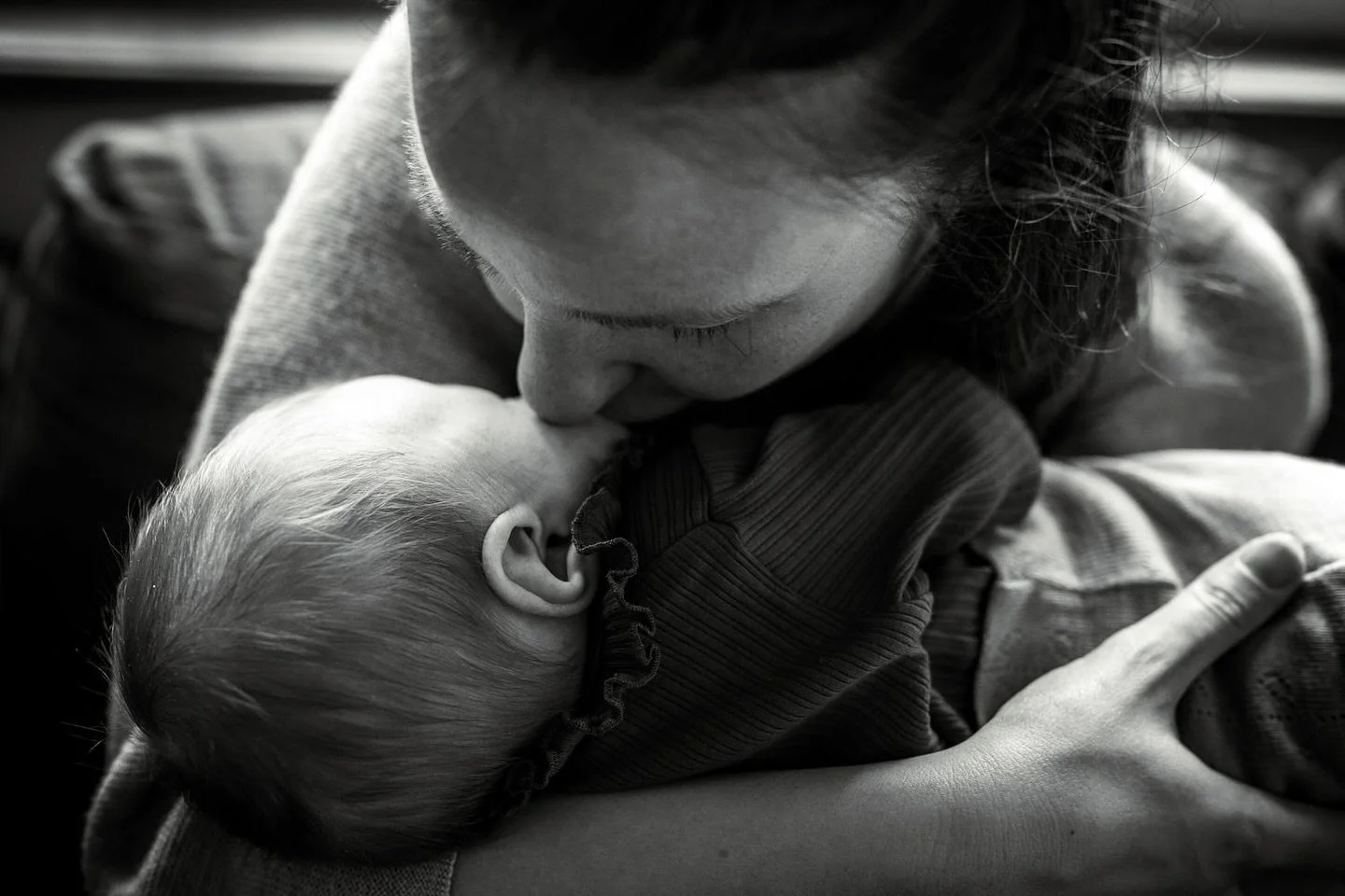 Ich weiss noch genau, wie es sich angef&uuml;hlt hat. Dieser berauschende Duft meines Neugeborenen. Das Gewicht dieses kleinen, zarten K&ouml;rpers, der auf meiner Brust liegt - angekommen bei mir, sicher und geborgen. Dieses winzig kleine Wunder, da